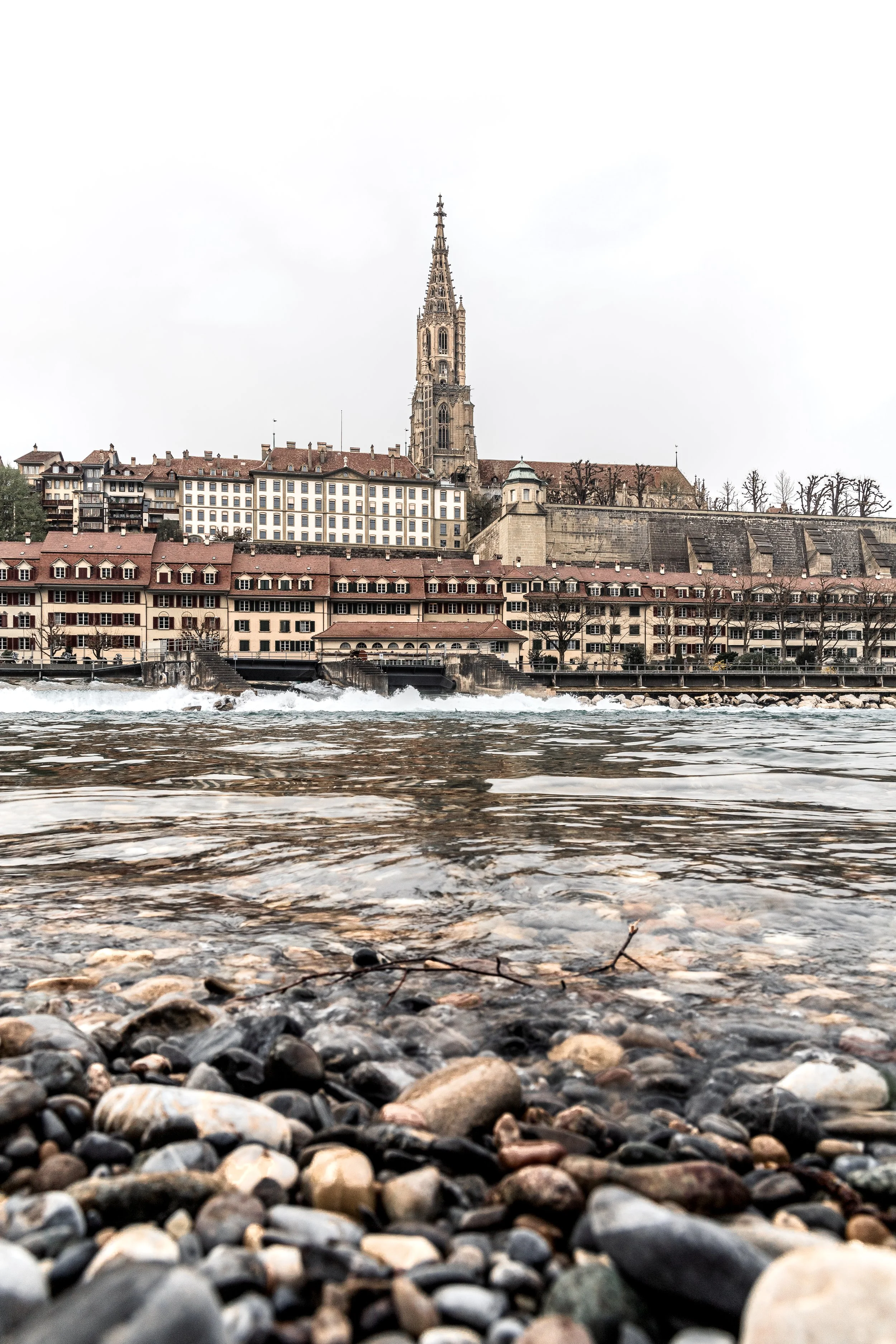 CATEDRAL BERNA DESDE EL AARE 5.JPG