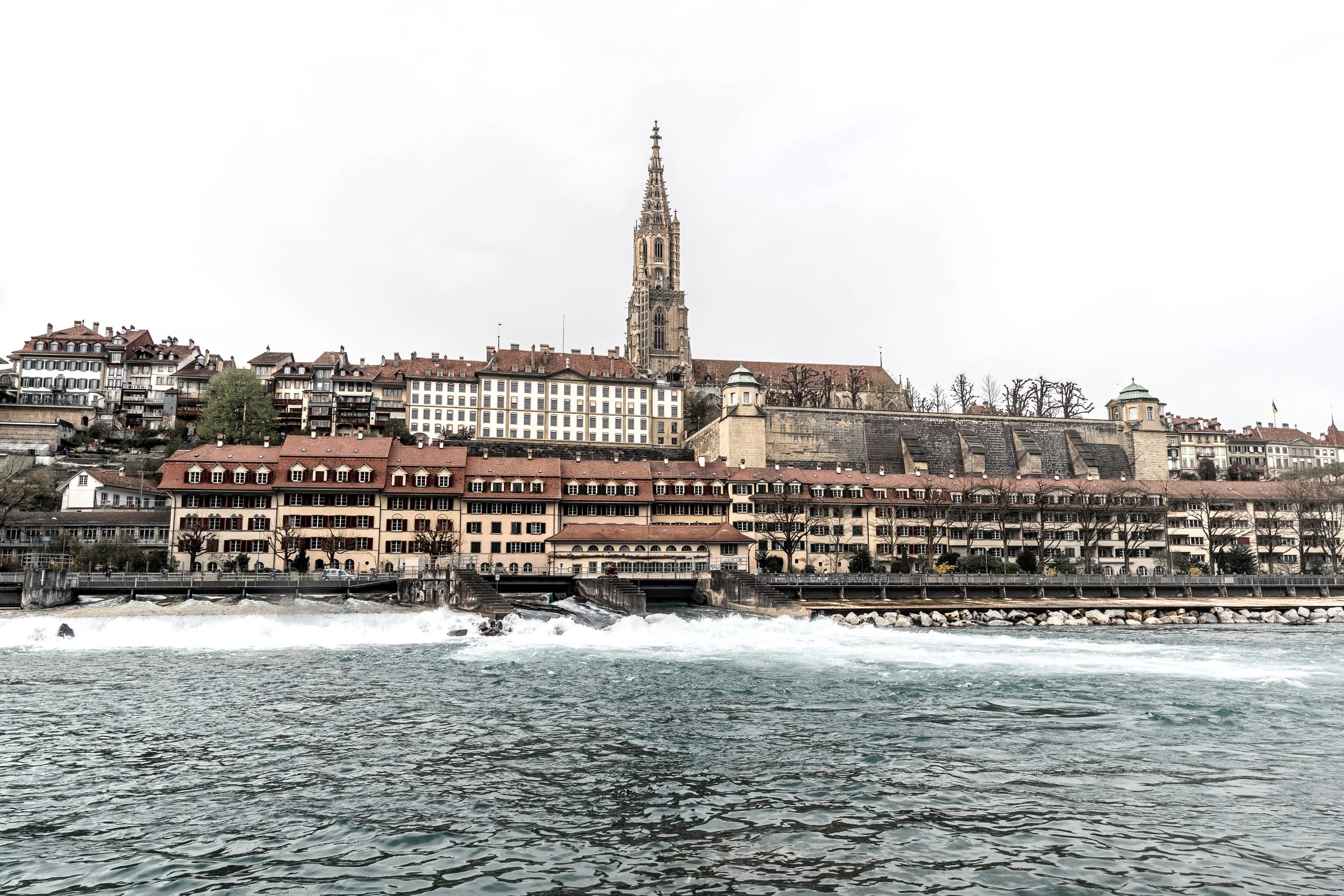 CATEDRAL BERNA DESDE EL AARE 2.JPG