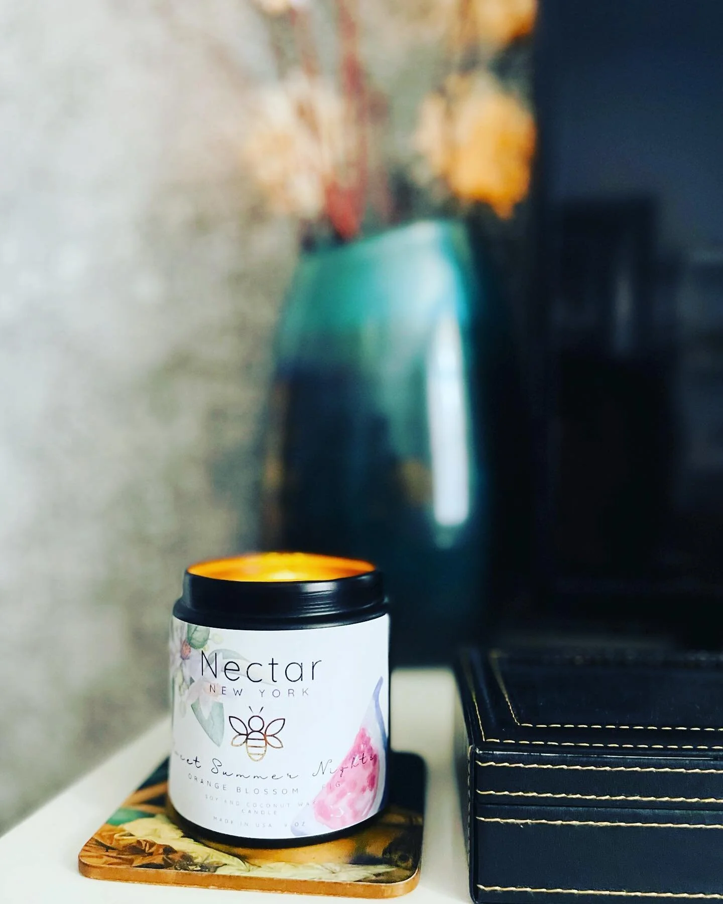 We are absolutely glowing over Sweet Summer Nights (fig and orange blossom)! #fig #summercandles #summer #newyorklife #homedecor #home #homeoffice #interiordesign #interior #soycandles #candlesofinstagram #bestcandles #womeninbusiness #luxurylifestyl