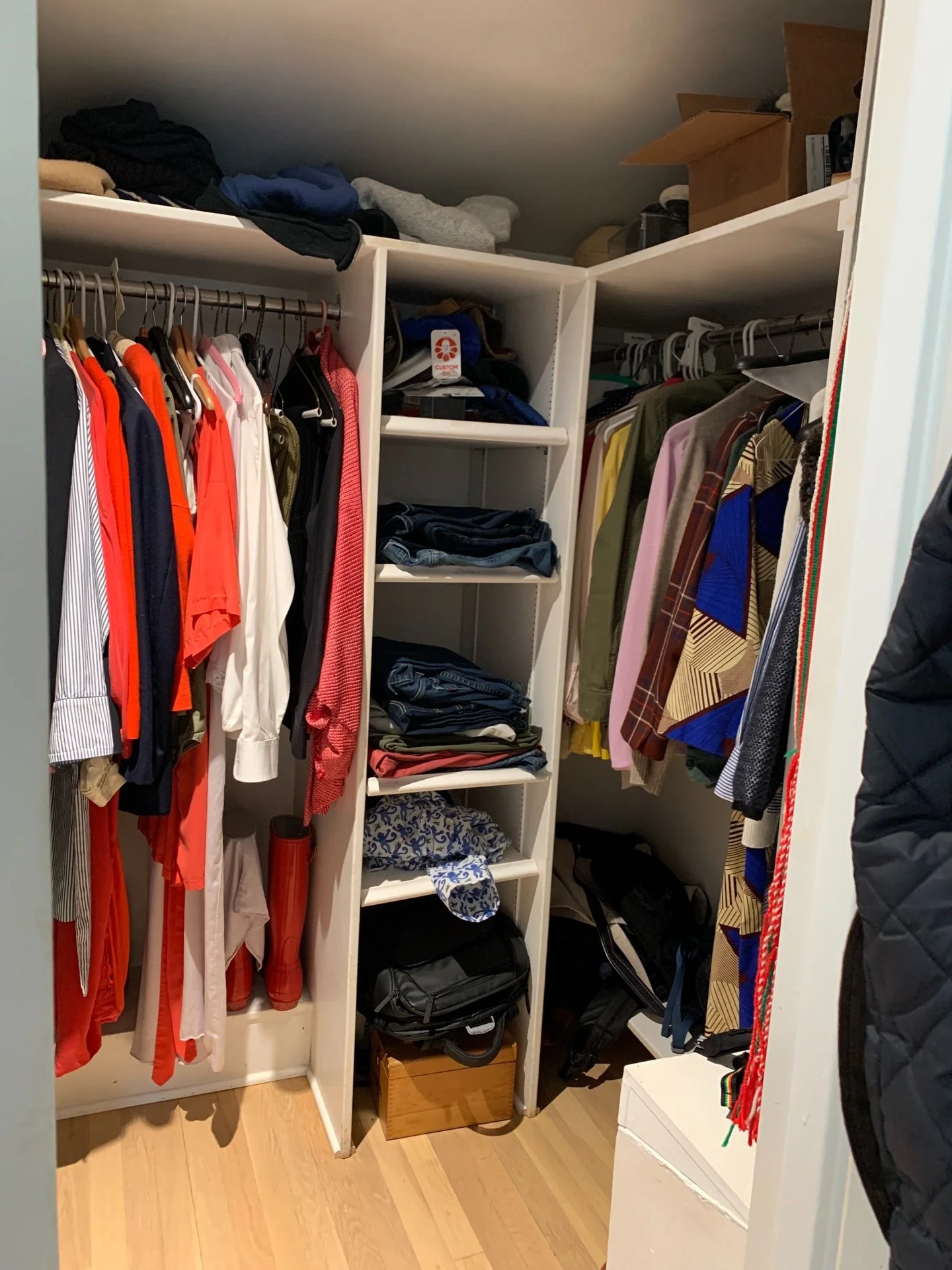 🪄Let&rsquo;s do a closet makeover:

Edit
Group like items together
Matching hangers
One item per hanger (no doubling up!)
Neatly fold sweaters
Bins for smaller items
Label bins

Who&rsquo;s ready for their closet Glow Up? ✨☺️

Closet Organization  A