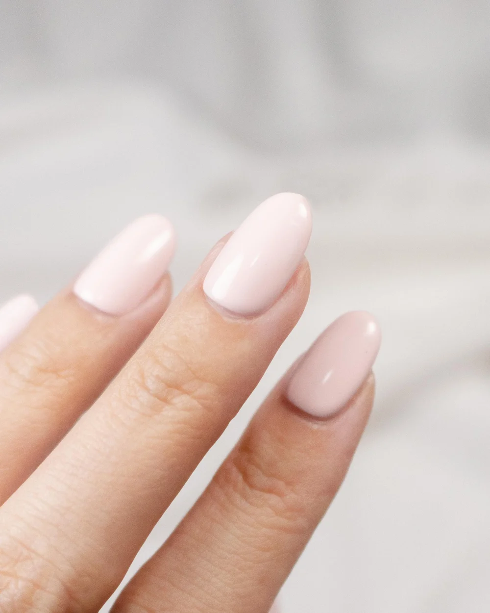 Neutral nail colour