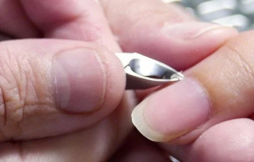 6c_Cutting_cuticles_e2__79165.1556615255.1280.1280__88774 (1).jpg