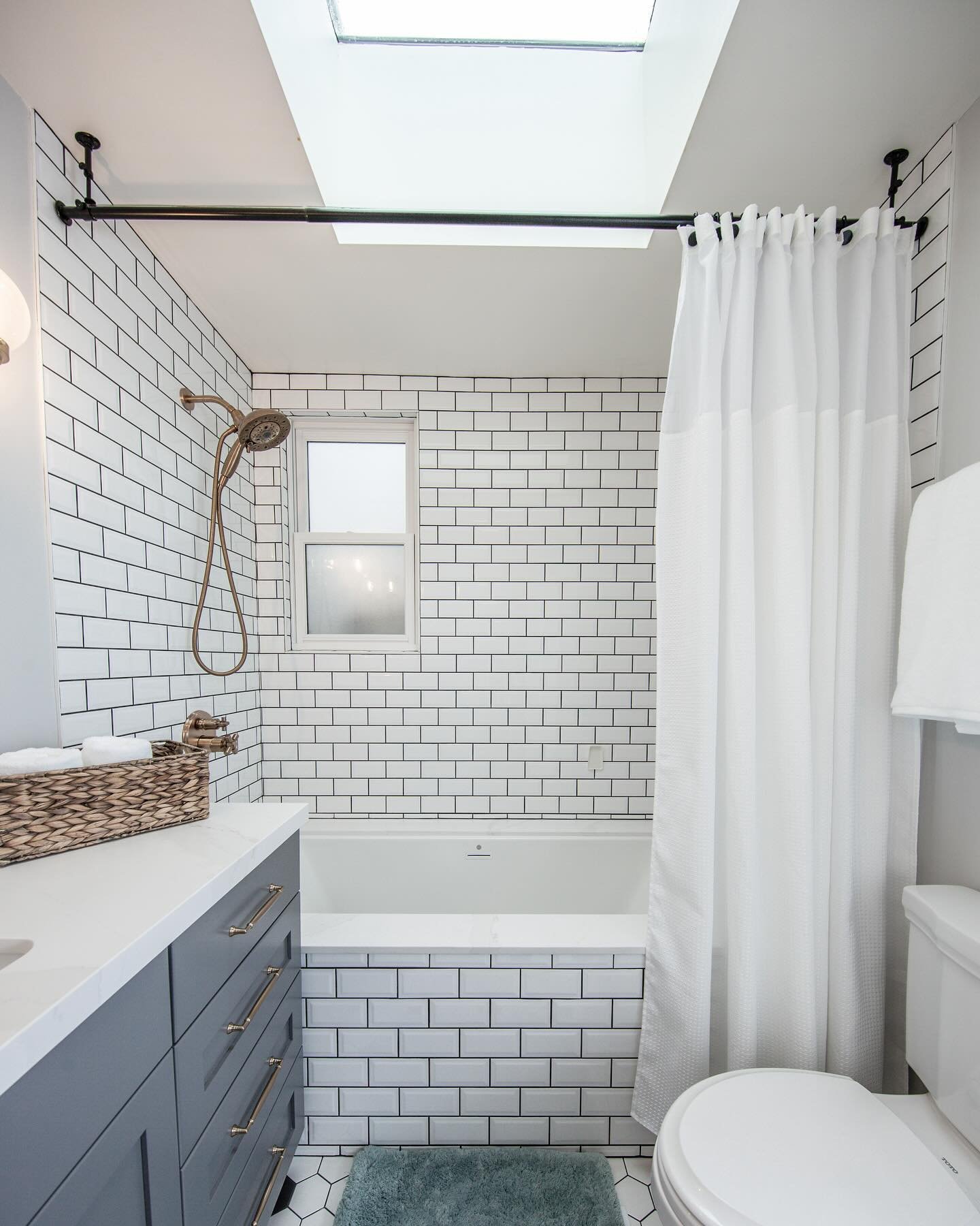 A tip for making shower curtains look their best: hanging as close as possible to the ceiling! It helps make the shower look larger, and gives it a designer touch by being different from the &lsquo;standard&rsquo; approach. 
Bathroom by Rachael