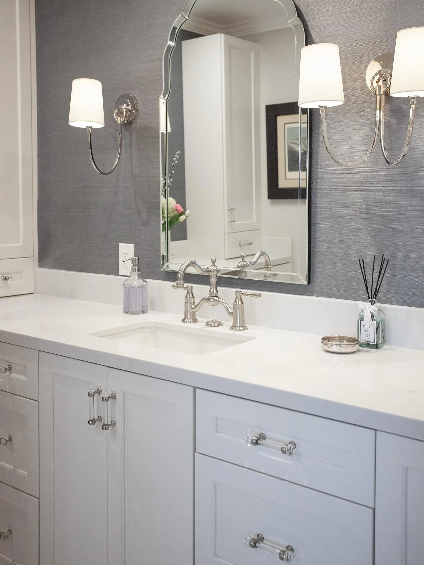 This redesigned bathroom boasts a new personality - one of elegance, serenity, and beauty. Featuring timeless finishes, its new self will effortlessly stand the test of time.
Designers: Amber &amp; Paige
Builder: @remodelingbyroldan