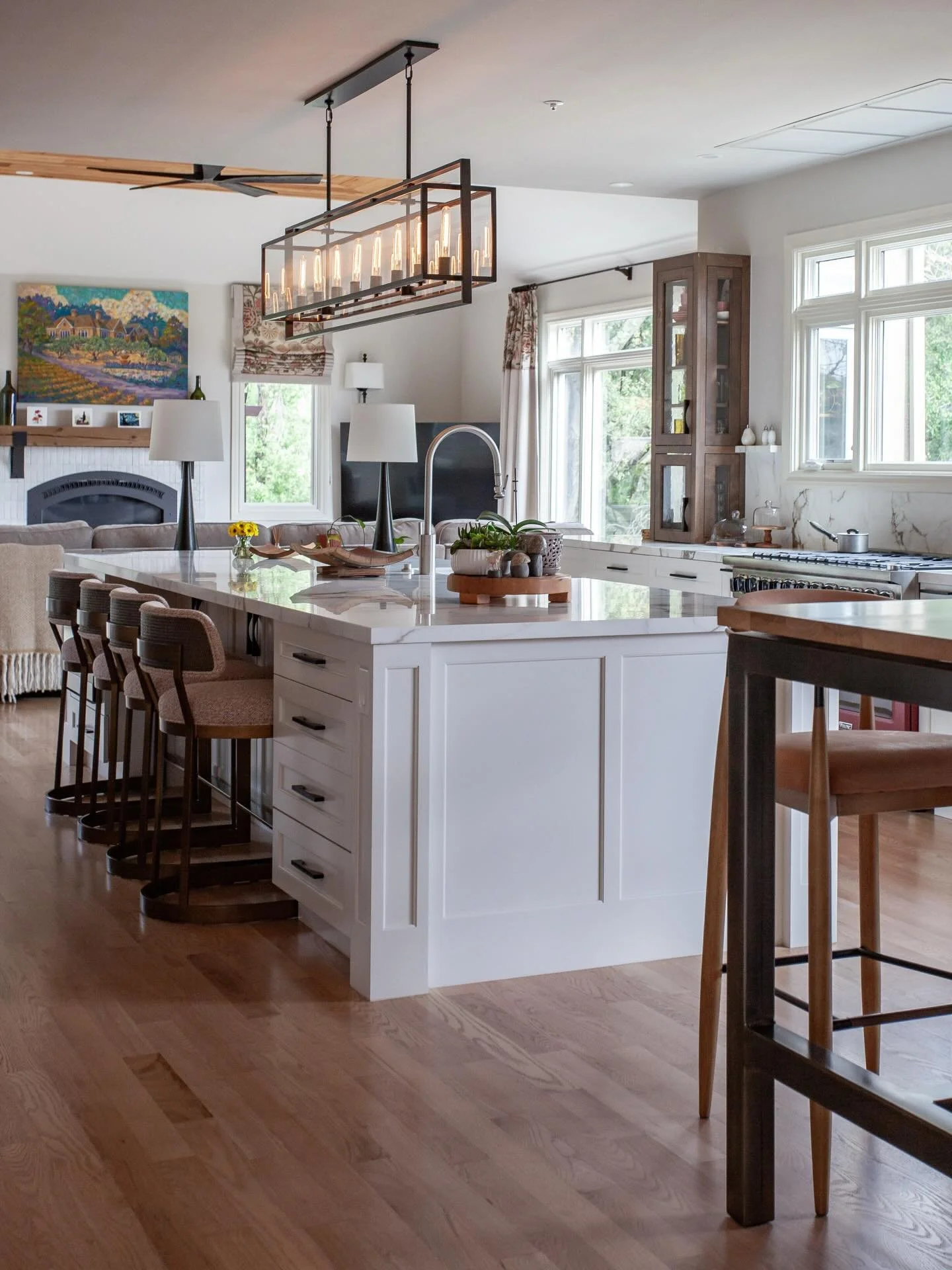 We love ALL of our projects, but this one&hellip; 👌🏼 
This recently completed kitchen &amp; primary suite project ultimately led to a front entry redo, two more bathrooms, a laundry room, and nearly every other space in the home. From removing wall