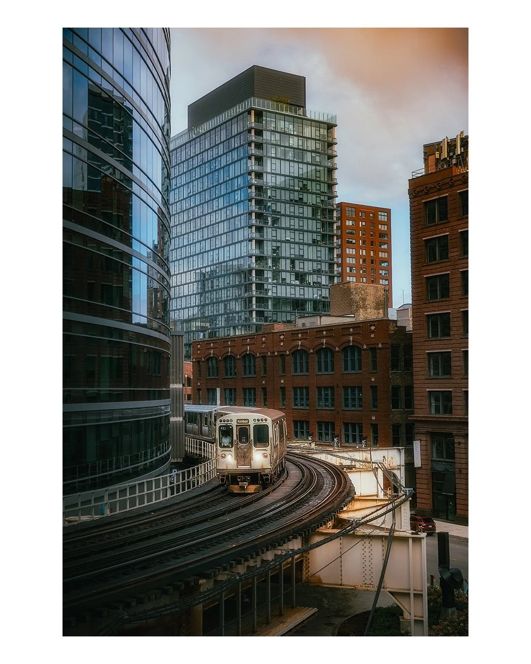 Views from a parking garage.
.
#chicago #chicagogram #cityphotography