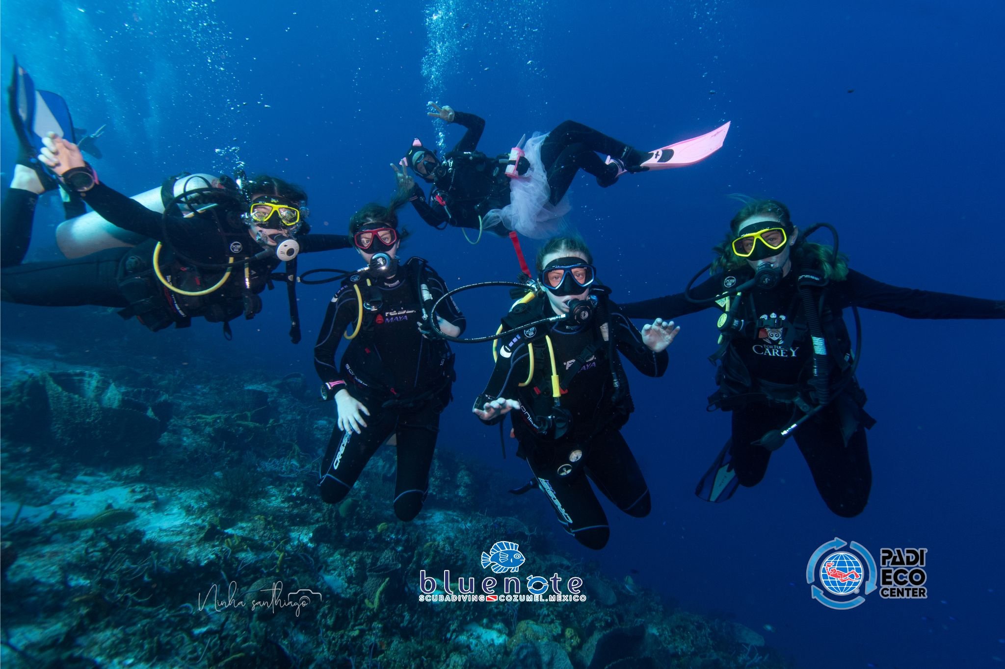 4 student divers and 1 instructor learning to dive with Blue Note Scuba Cozumel