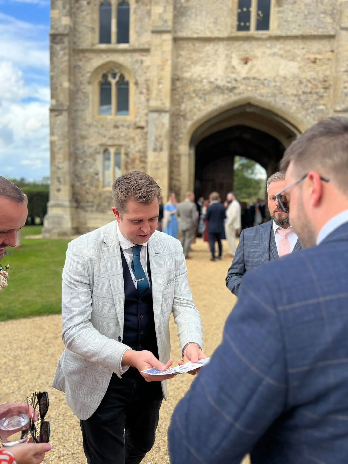 Thanks to @meganpledger_ for capturing and sharing this shot as well as booking me for Ben and Sophie&rsquo;s wedding on Saturday!

Had a great day entertainment guests during the drinks reception at one of my favourite wedding venues @pentneyabbeywe