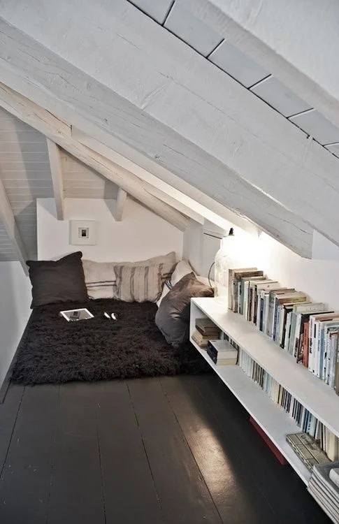 21 Cozy Makeshift Reading Nooks.jpeg