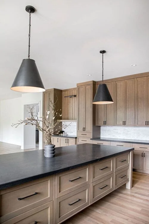 6+ INSANELY GORGEOUS KITCHEN IDEAS WITH BLACK COUNTERTOPS WE LOVE -.jpeg
