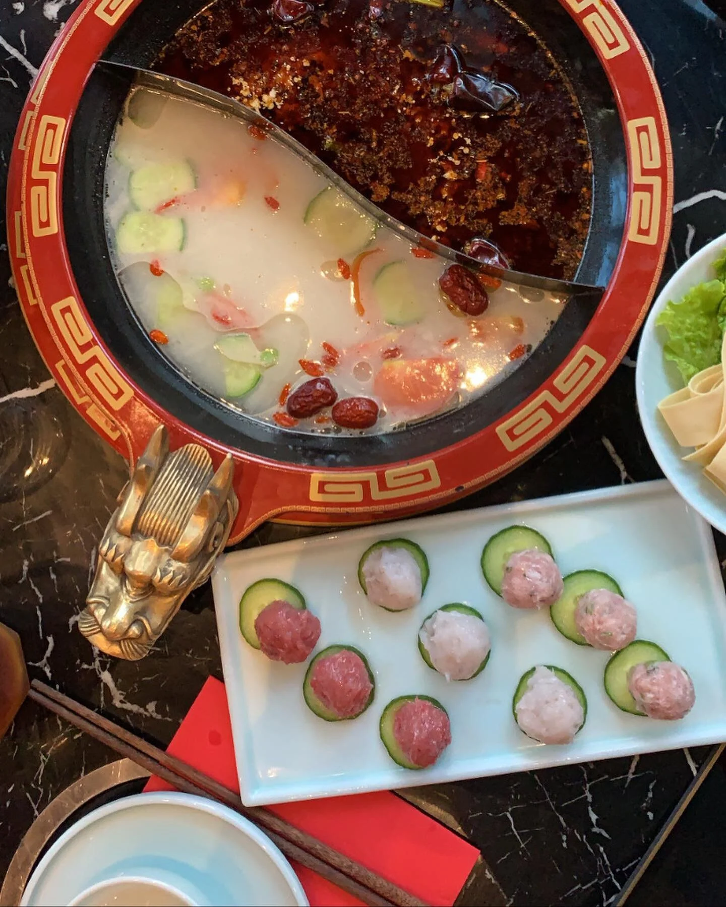 Avez-vous tent&eacute;s la fondue chinoise (hotpot)? 
.
Nous l&rsquo;avons test&eacute; hier !
.
Sans doute le meilleur spot &agrave; Paris @italiedeux 
.
Serez-vous des n&ocirc;tres pour la prochaine fois ? 
.
#chinesehotpot #hotpot #fonduechinoise