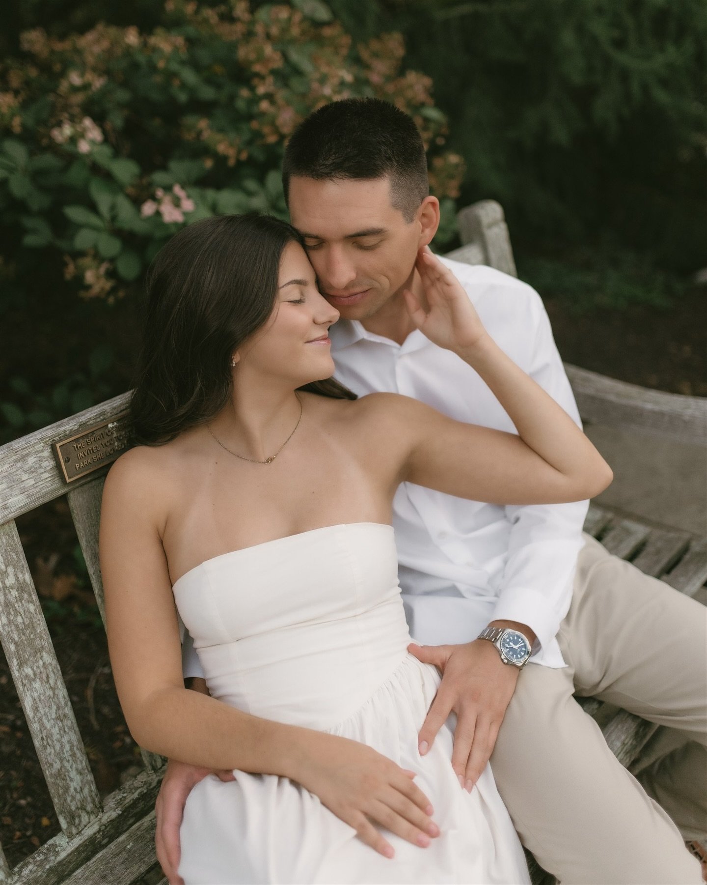 Rachel + Evan on a warm fall night 🍁🤍

#cincinnatiengagementphotographer #ohioweddingphotographer #2027brides #engagmentphotography #cincinnatiphotographer