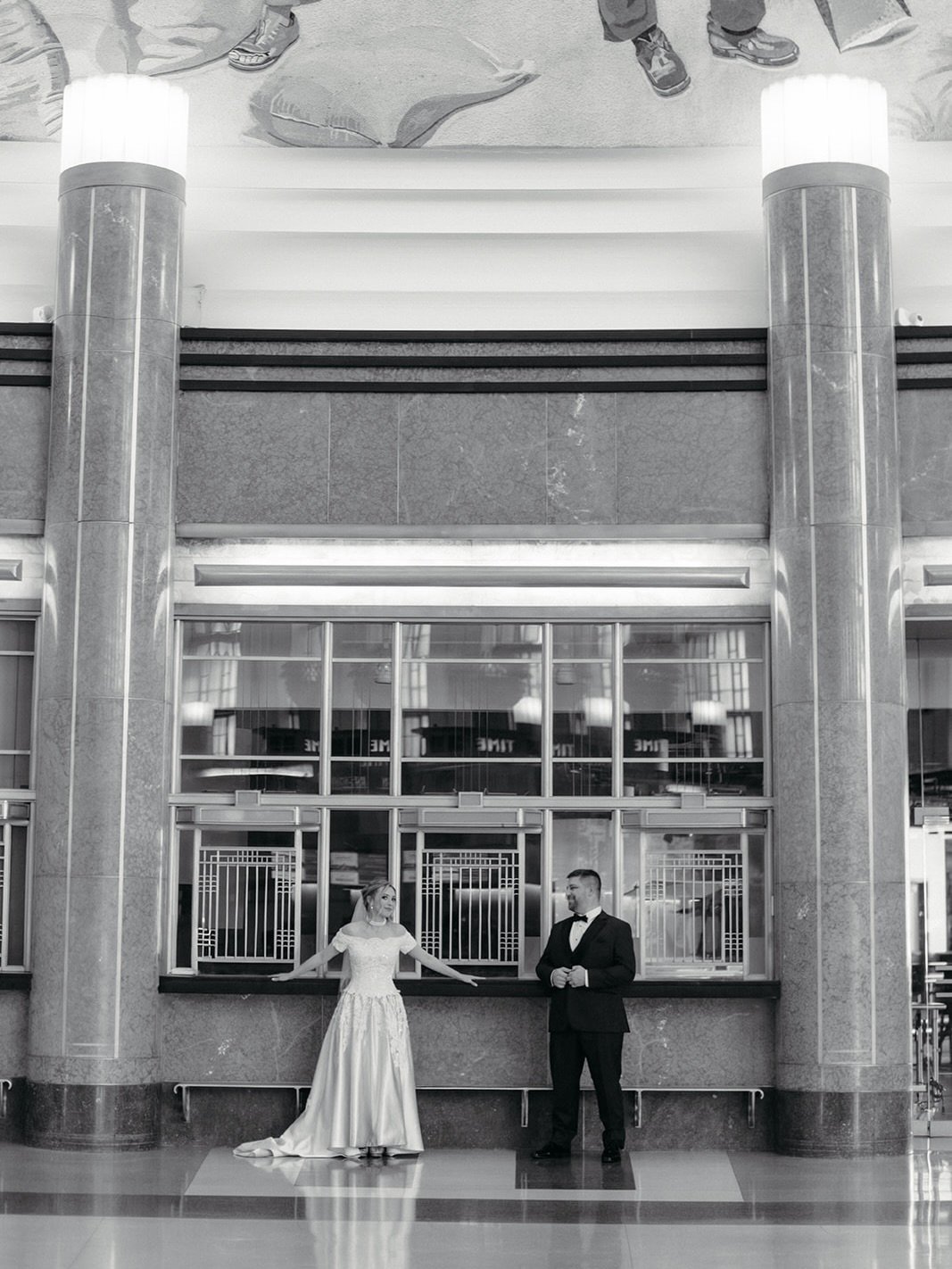 Night at the museum 🎟️🤍

We began with portraits in front of Union Terminal, then I followed Rachel and Wes through the science museum for more candid portraits before the ceremony. Their cocktail hour took place in the Cincinnati history section, 
