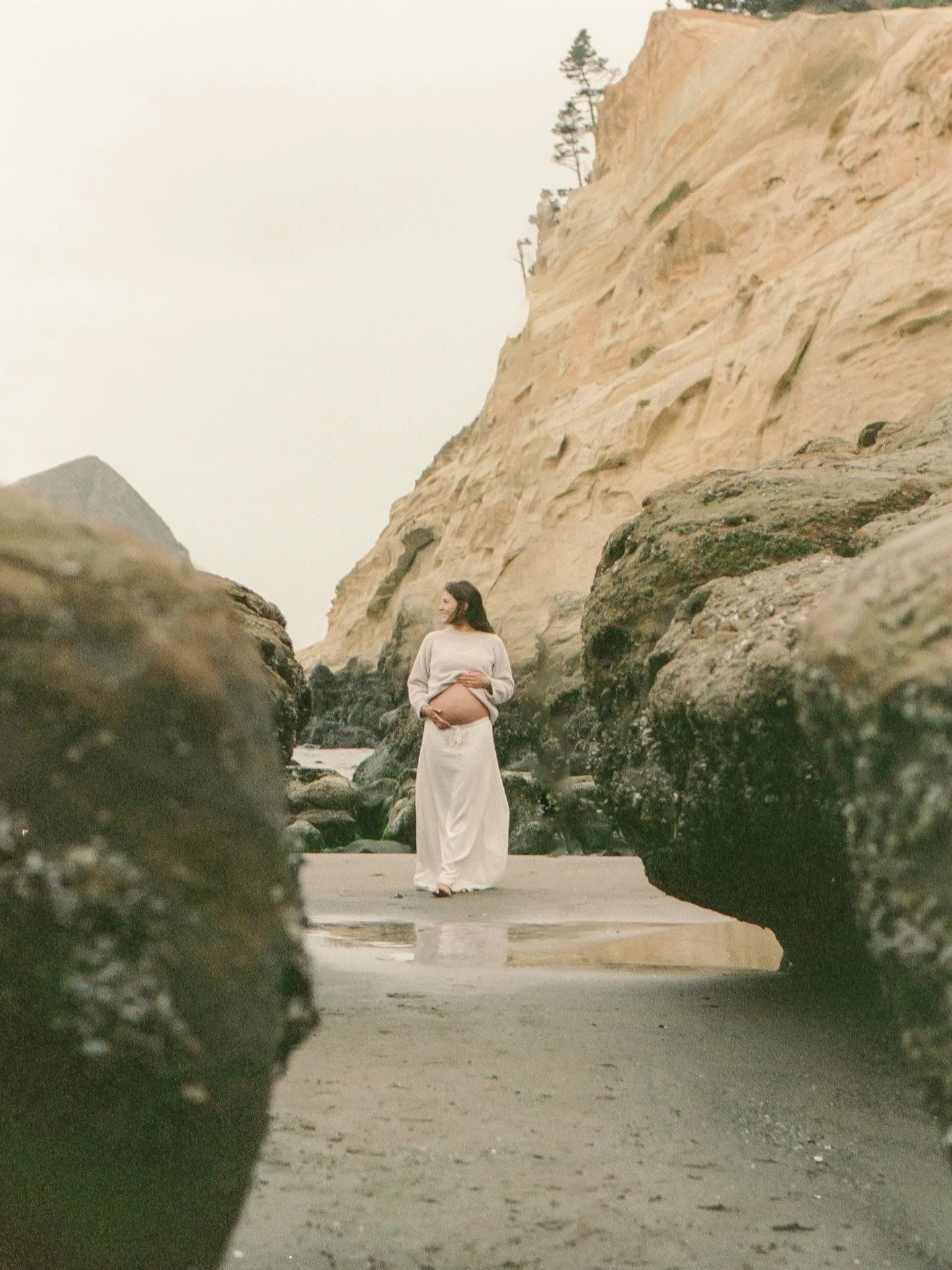 Early morning coastal maternity shoot 🐚

35mm film and digital 

Hosts: @thehopelessromanticsociety 

Models: @jesserene.parker &amp; @benpark244 

#maternitypictures #couplesphotography #cincinnatifilmphotography #couplesphotographer #oregonphotogr