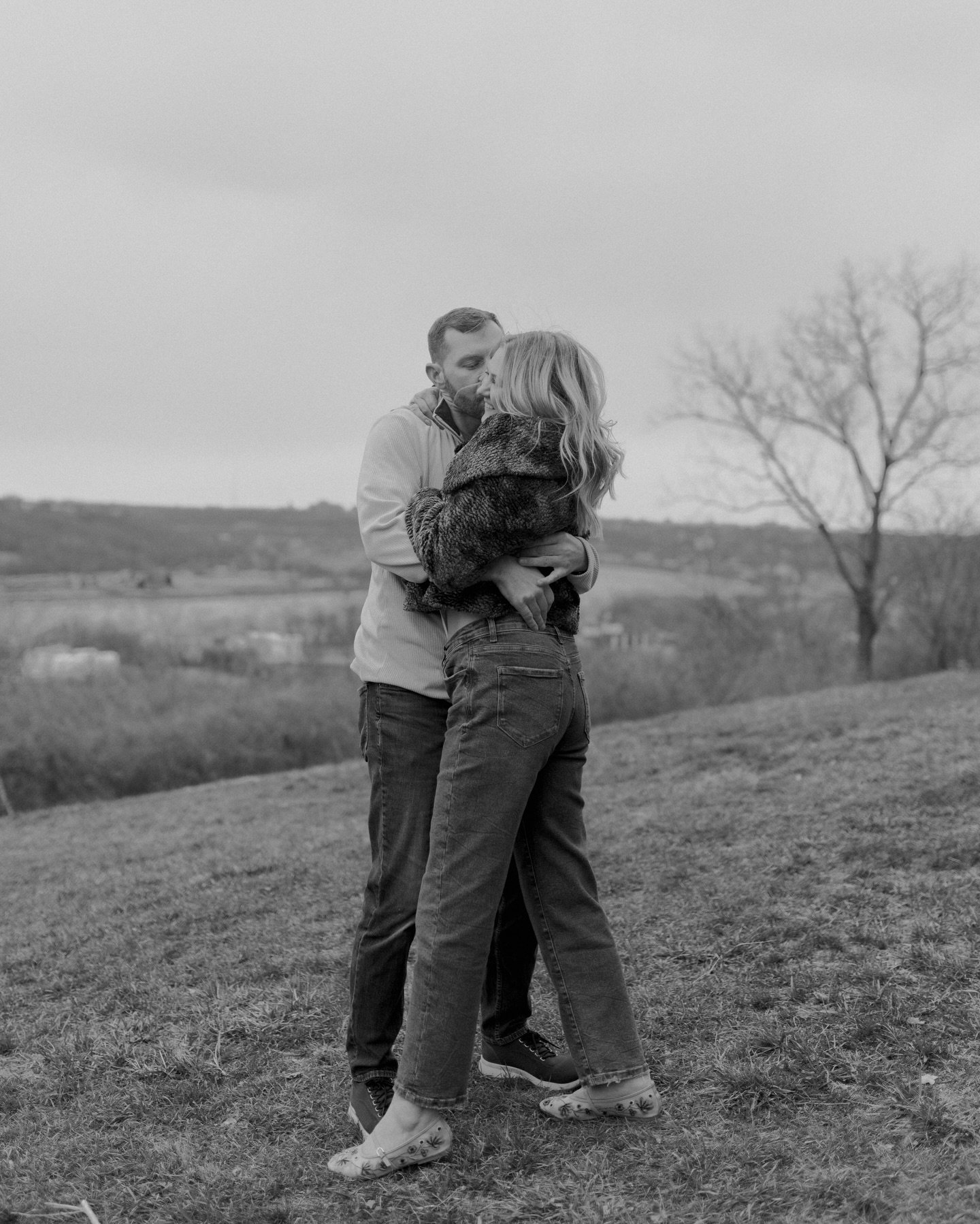 Abby and Tyler 🤍

#cincinnatiweddingphotographer #ohioweddingphotographer #cincinnaticouplesphotographer #kentuckyweddingphotographer #midwestweddingphotographer