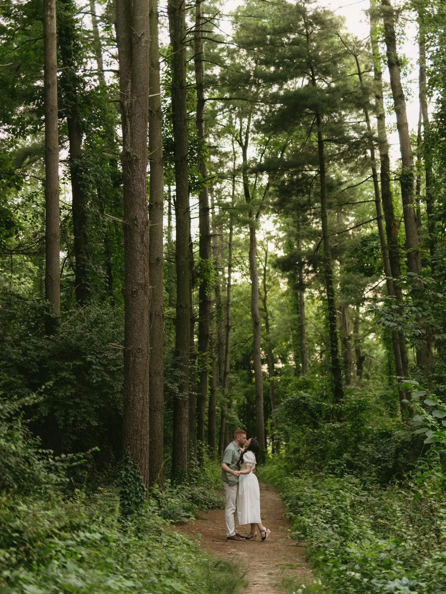 Just reminiscing on this beautiful forest engagement 🌳

#cincinnatiweddingphotographer #cincinnatiengagementphotographer #ohioweddingphotographer #kentuckyweddingphotographer #engagmentphotography