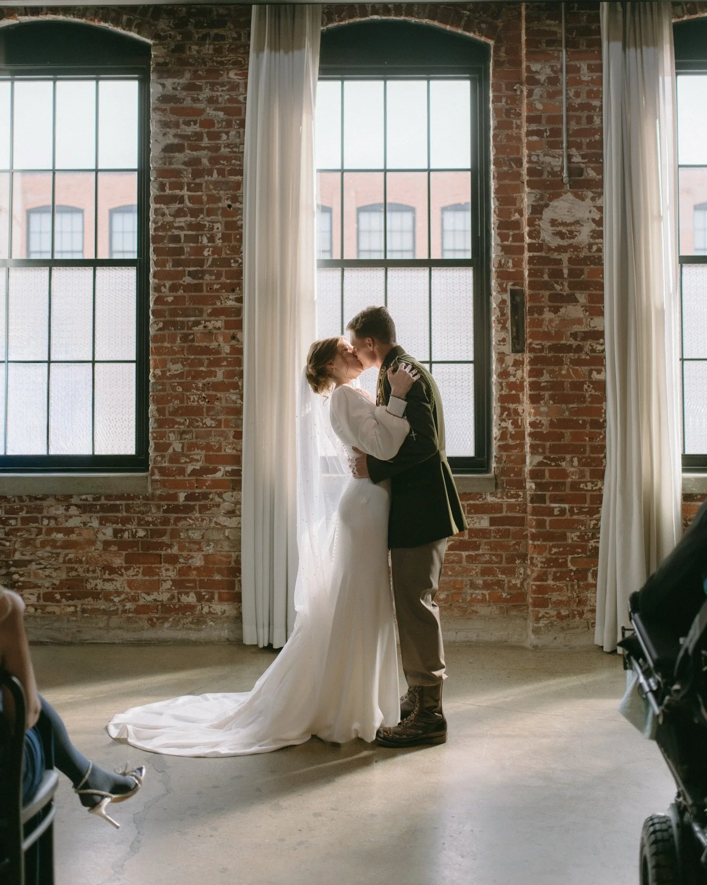 The McAuliffes on digital, film, and super 8!!! 🎥🎞️

Bride: @libby_mcauliffe 
Venue: @theelliscolumbus 
Florals: Gibson Florist 
Super 8 dev + scan: @cinelabboston 
Super 8: @a_poppe3 + @lottieshepherdphoto 🎥🎞️

#cincinnatiweddingphotographer #oh