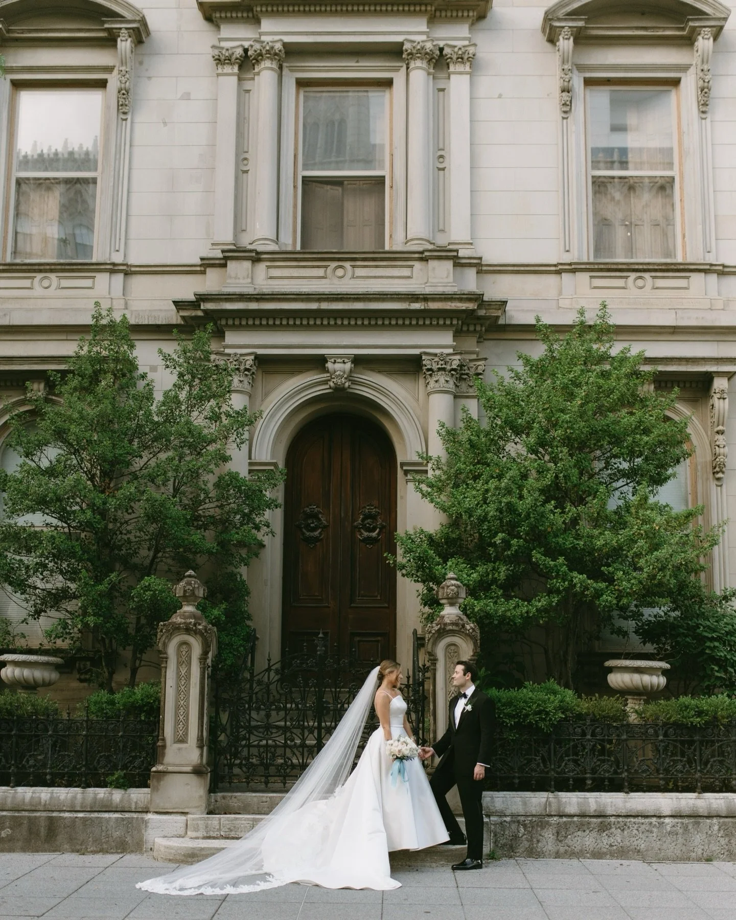 An elegant evening celebrating the Hereen&rsquo;s 🥂

Bride: @_allisonp12 
Planning: @aviluxeevents 
Photography: @lottieshepherdphoto 
Florals: @flowers_by_brandi 
Rentals: @primetimepartyandeventrental 
Stationary: @poshpaperstationery 
Venue: @the