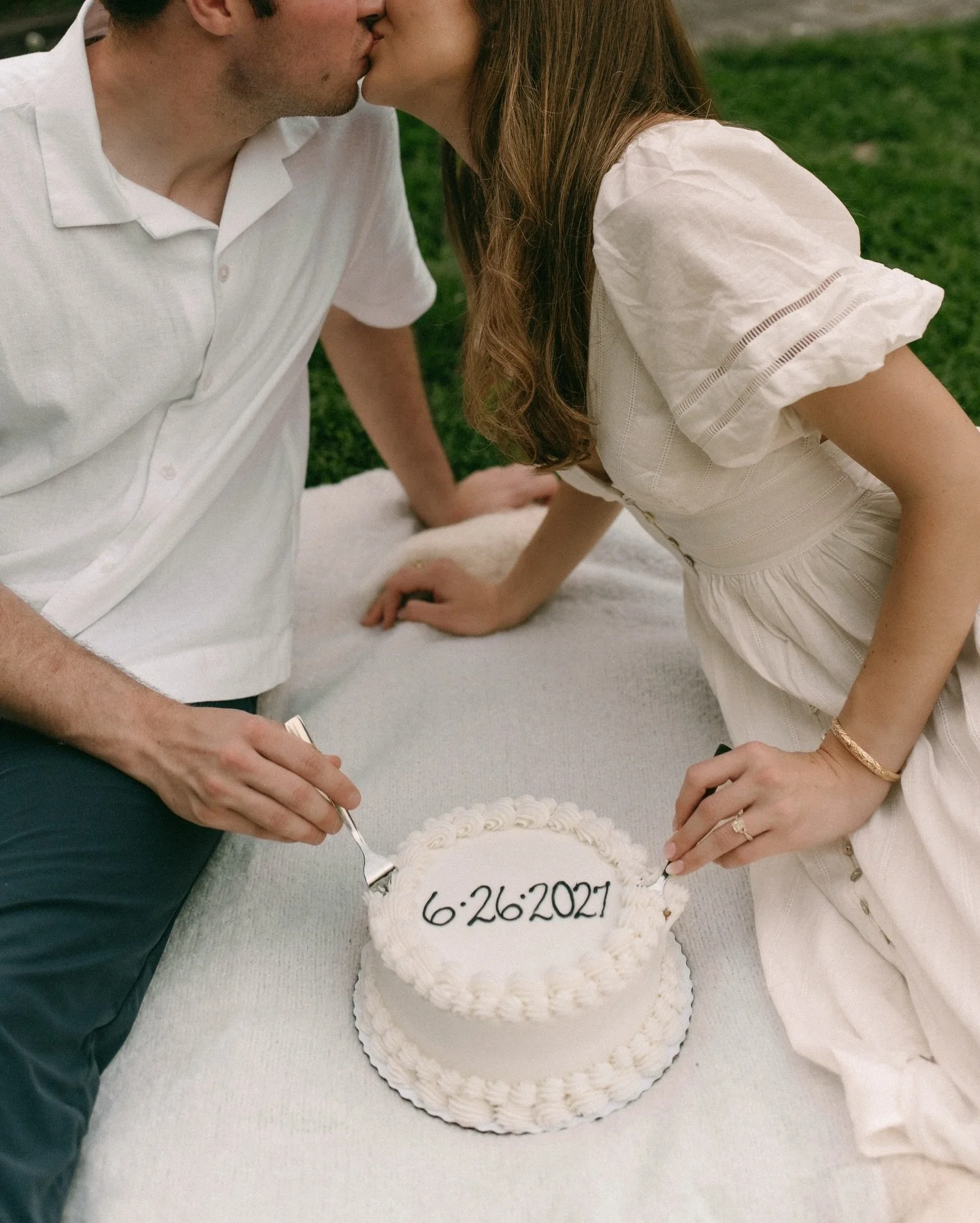 Colleen + Daniel 🎞️

#engagement #cincinnatiphotographer #ohioweddingphotographer #filmweddingphotographer #couplesphotography