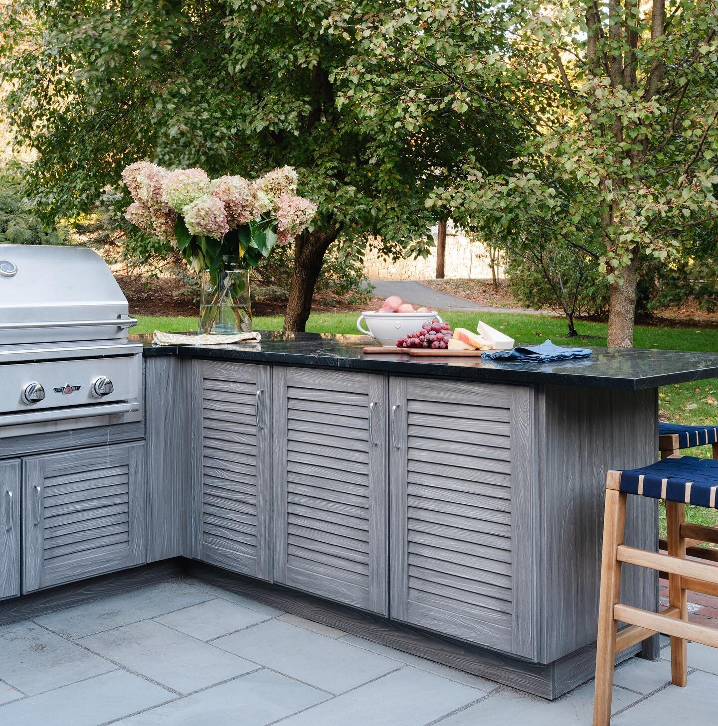 We love helping our clients expand their living space into the great outdoors! What better way then to get outside and cook up something delicious. This outdoor grilling station provides the perfect spot to cook while hanging out with your guests at 