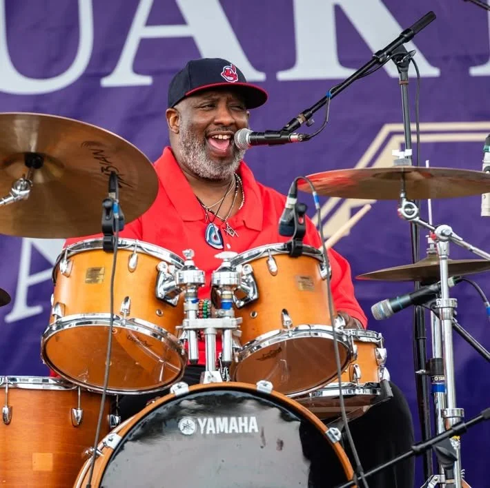 It's that time of year again y'all, happy @jazzfest 🎸We're at the Spotted Cat tonight at 10pm 🎶

@catahoulasnola
📸@chasethislightphotography 
#nojazzfest #rnbmusic
