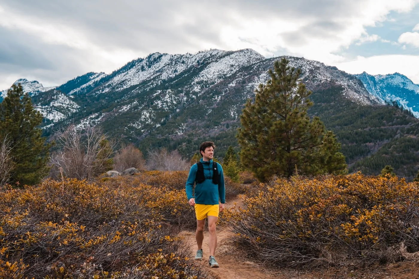 hiker walking along rat creek ridge near Leavenworth Washington