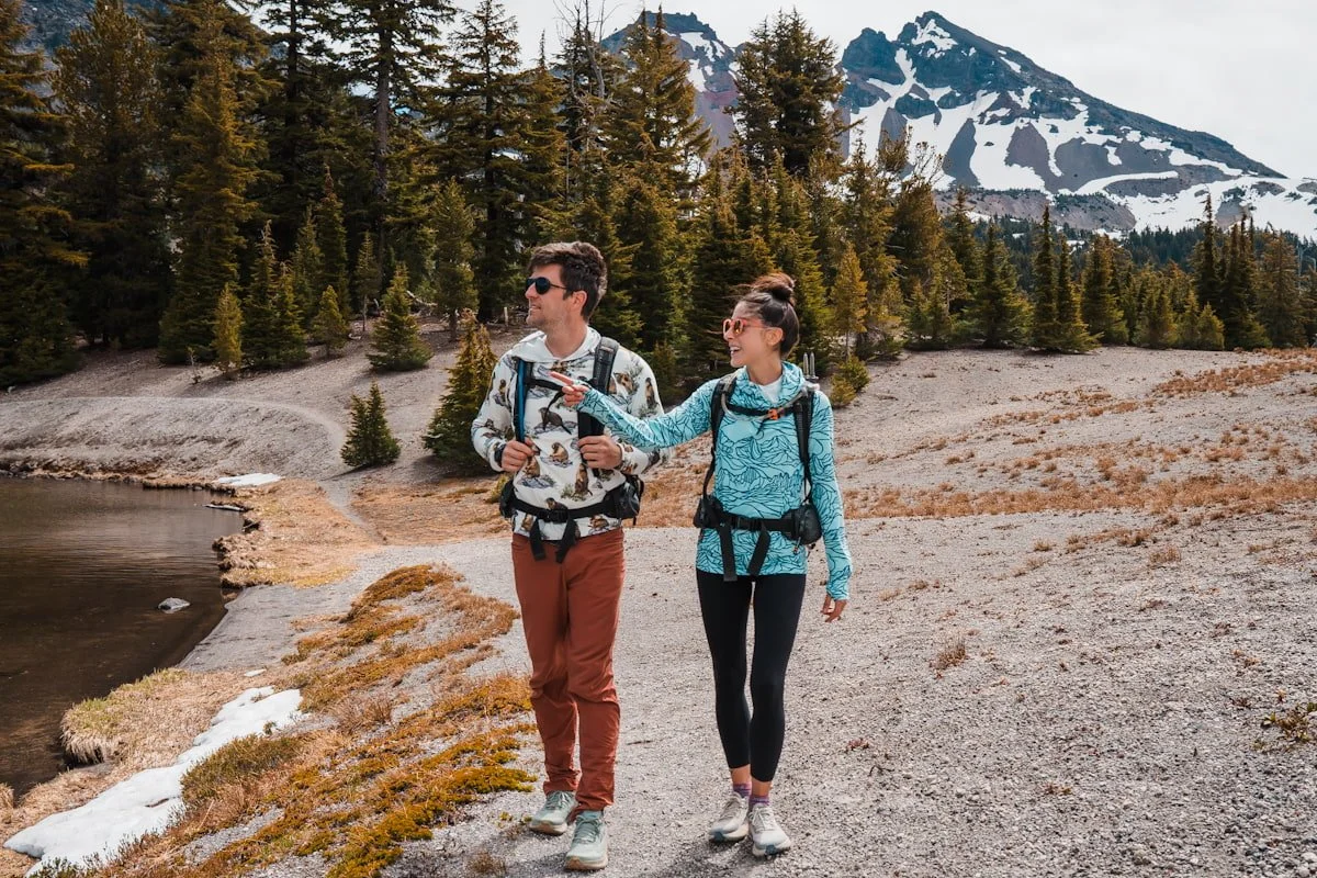 couple wearing town shirt co sun hoodies while hiking near Green Lakes trail Oregon