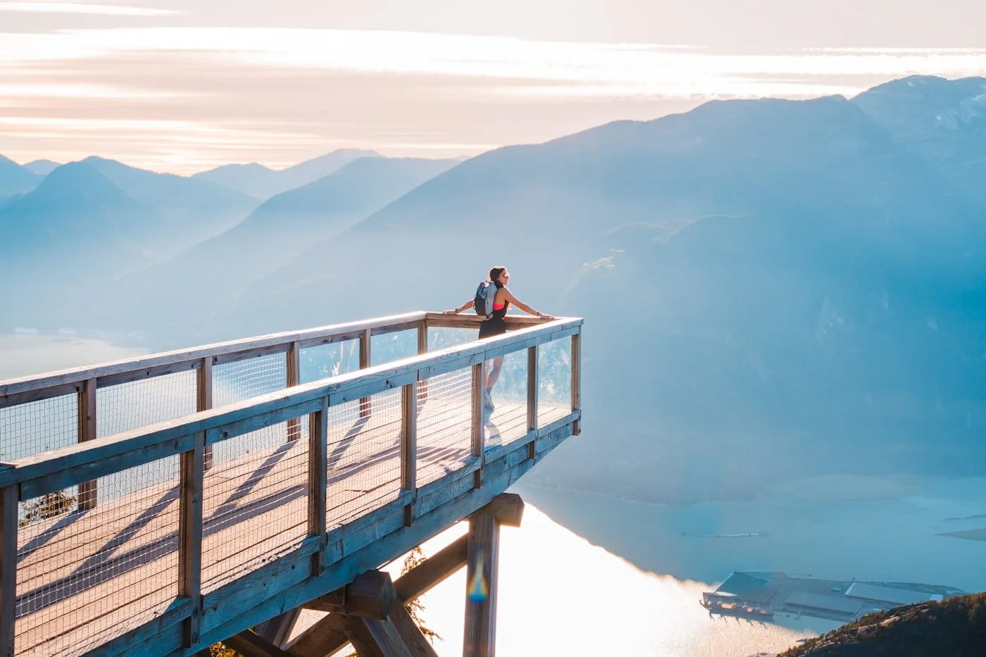 Girl standing at the Chief Overlook viewpoint along the Panorama Trail
