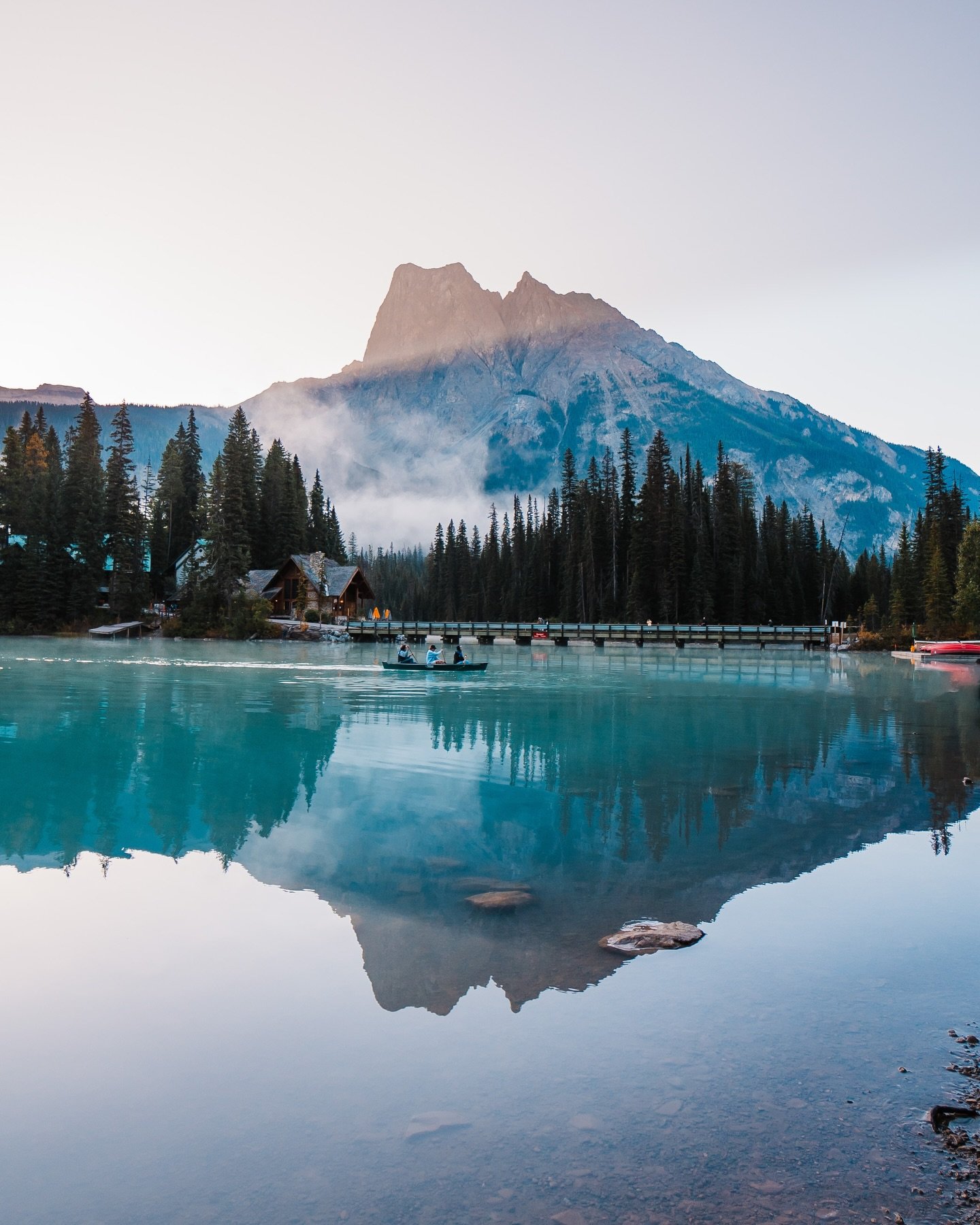 Early mornings at Emerald Lake 🛶

It&rsquo;s always worth a stop when visiting Banff, and sunrise is just the best here.

✨ SEND this to the person you want to road trip through the Canadian Rockies with this summer!

Tips for visiting Emerald Lake: