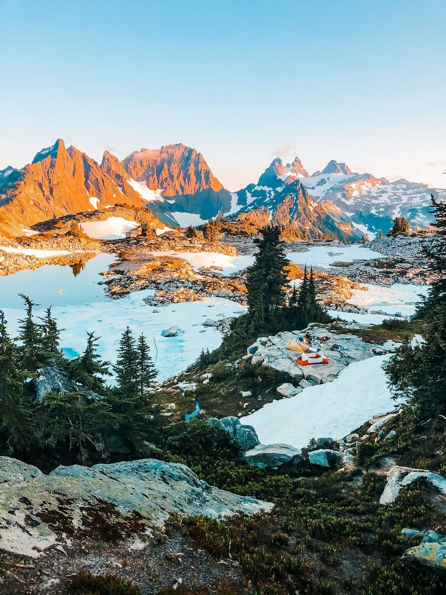 Early summer backpacking ⛺️

Still involves snow in the alpine&hellip; ❄️

🥾 We&rsquo;ve been looking at trips in our area for next week and a lot of places still have snow higher up.

✅ So if you&rsquo;re also planning a trip in the next couple of 