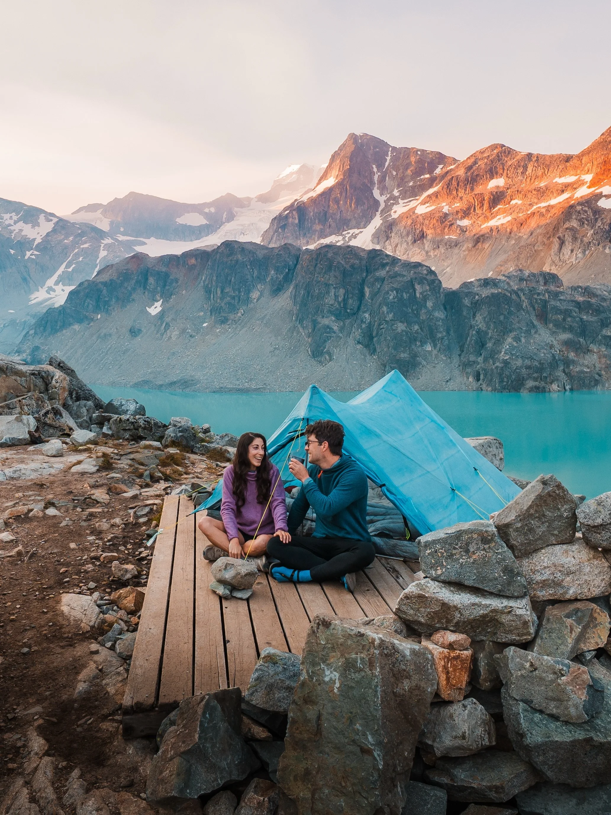 The perfect outdoorsy anniversary celebration 💍

🥂 Some couples get a fancy hotel and go out to dinner for their anniversary&hellip; 

🥾 We go backpacking, hike a crazy amount of elevation gain, and eat freeze dried meals&hellip;

And I wouldn&rsq
