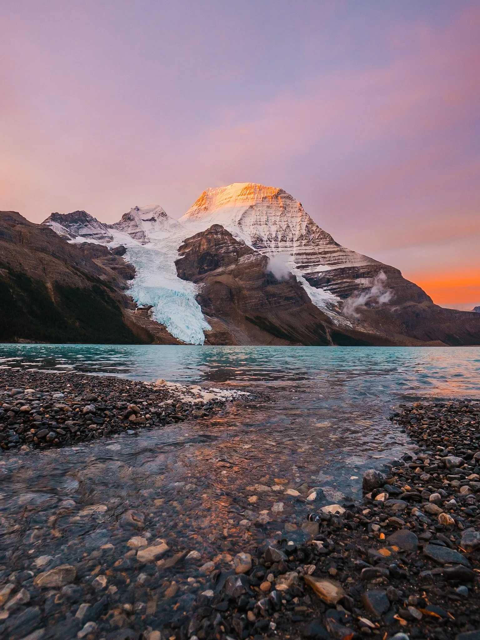 Views from camp ⛺️

Moody mornings with too much wind for a reflection, but the views are somehow still amazing. 

🏔️ Comment BERG and I&rsquo;ll send you our guide to backpacking this amazing trail!

📍 Berg Lake, Mount Robson Provincial Park

If y