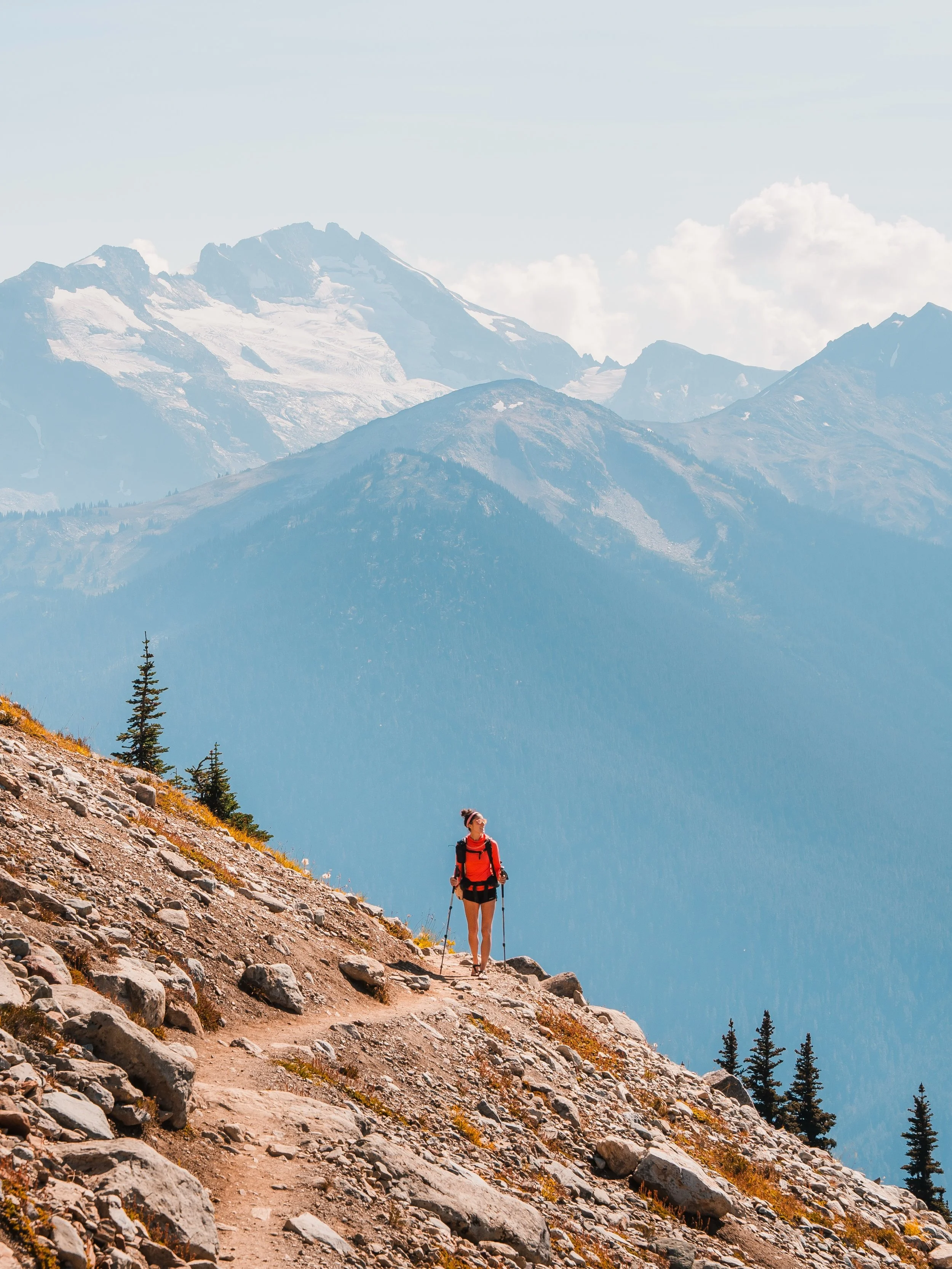 Hiking atop Whistler Mountain ⤵️

The High Note trail (or Half Note which is a shorter version) is the BEST trail above Whistler and it&rsquo;s worth a hike when you&rsquo;re in the area!

✨ SEND this to the person you want to hike here with!

📍Whis
