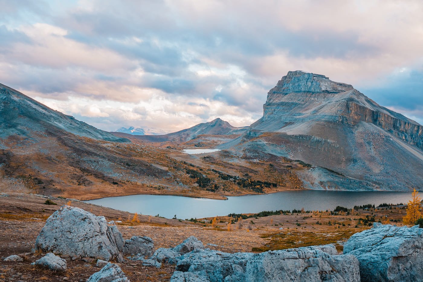Fall colors along the Skoki Lakes Loop