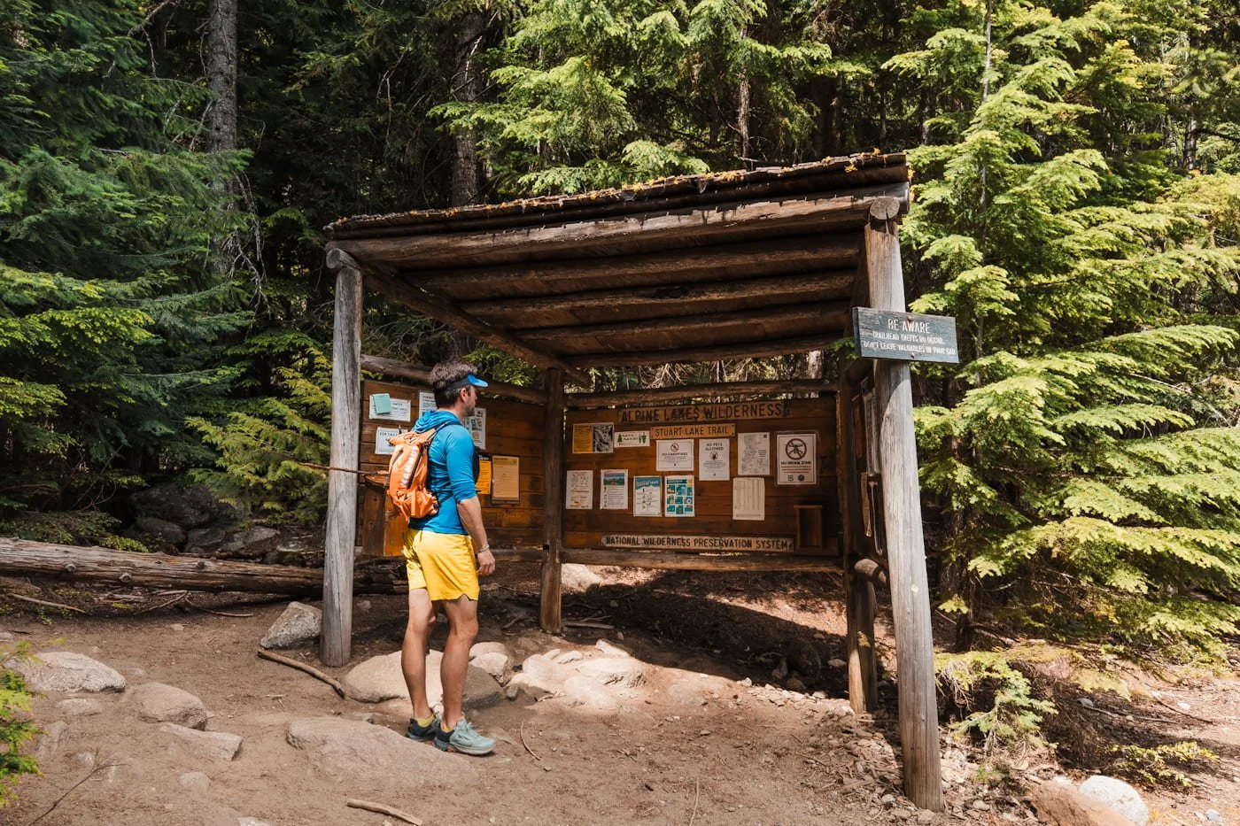 lake stuart trailhead kiosk in alpine lake wilderness