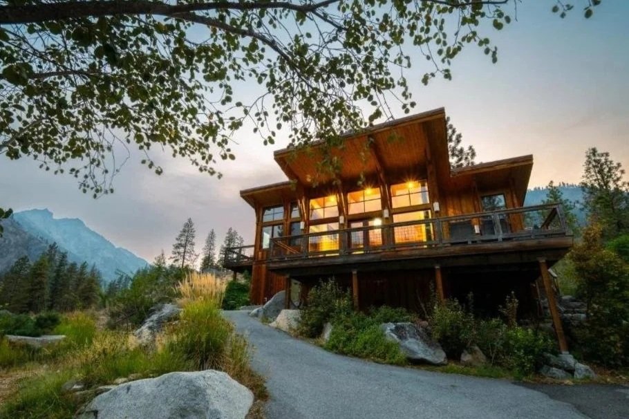Sleeping Lady Mountain resort private lodging outside of Leavenworth Washington