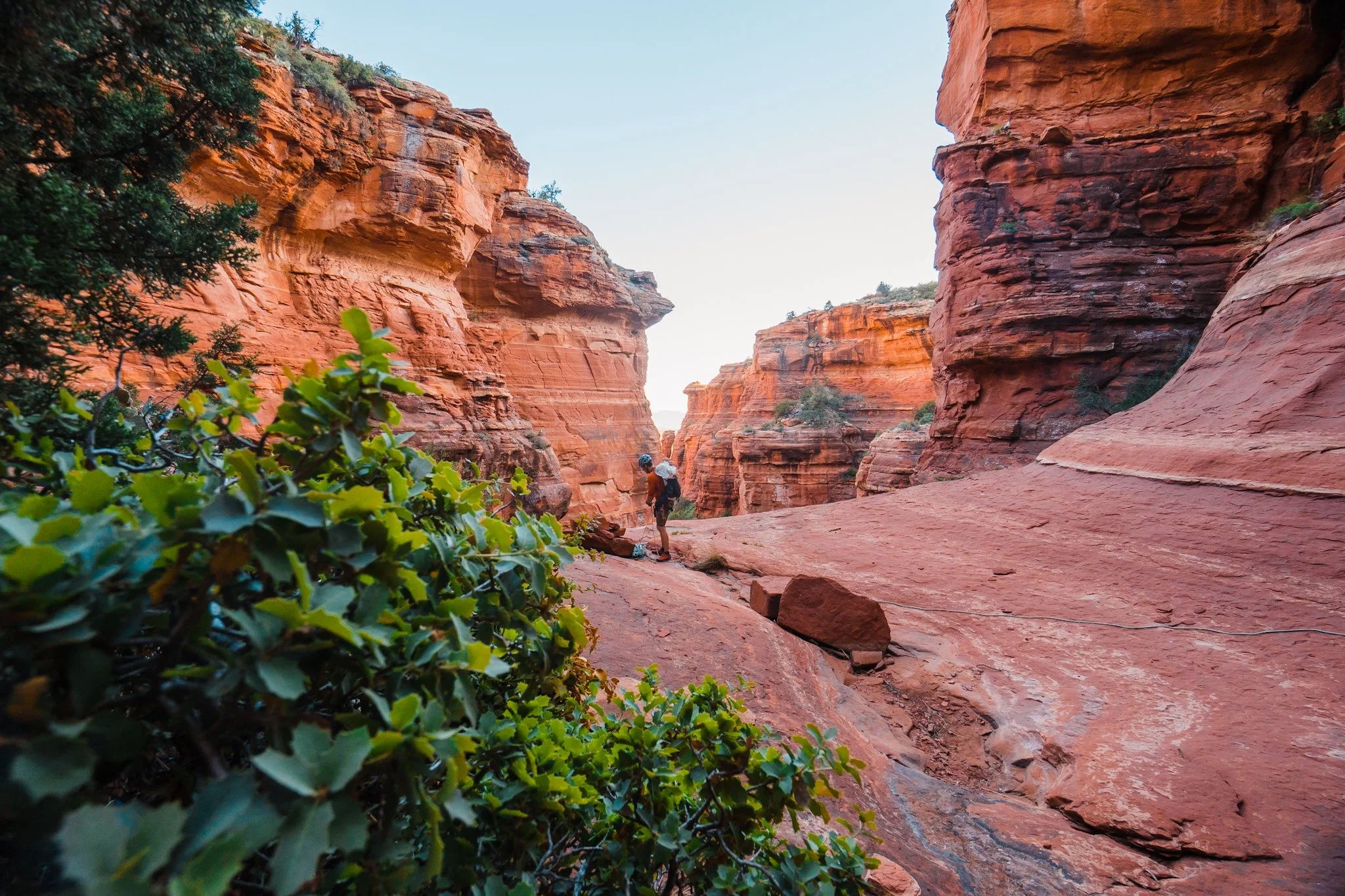 a man standing at the edge of a canyon cliff in sedona