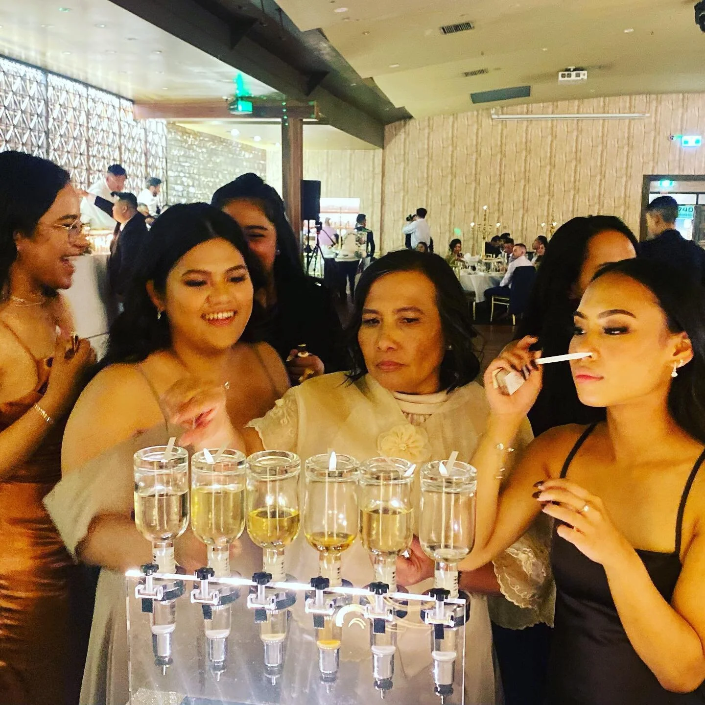 Scent Bar in action ✨

At the beautiful wedding of @s2emeren &amp; @dacshots