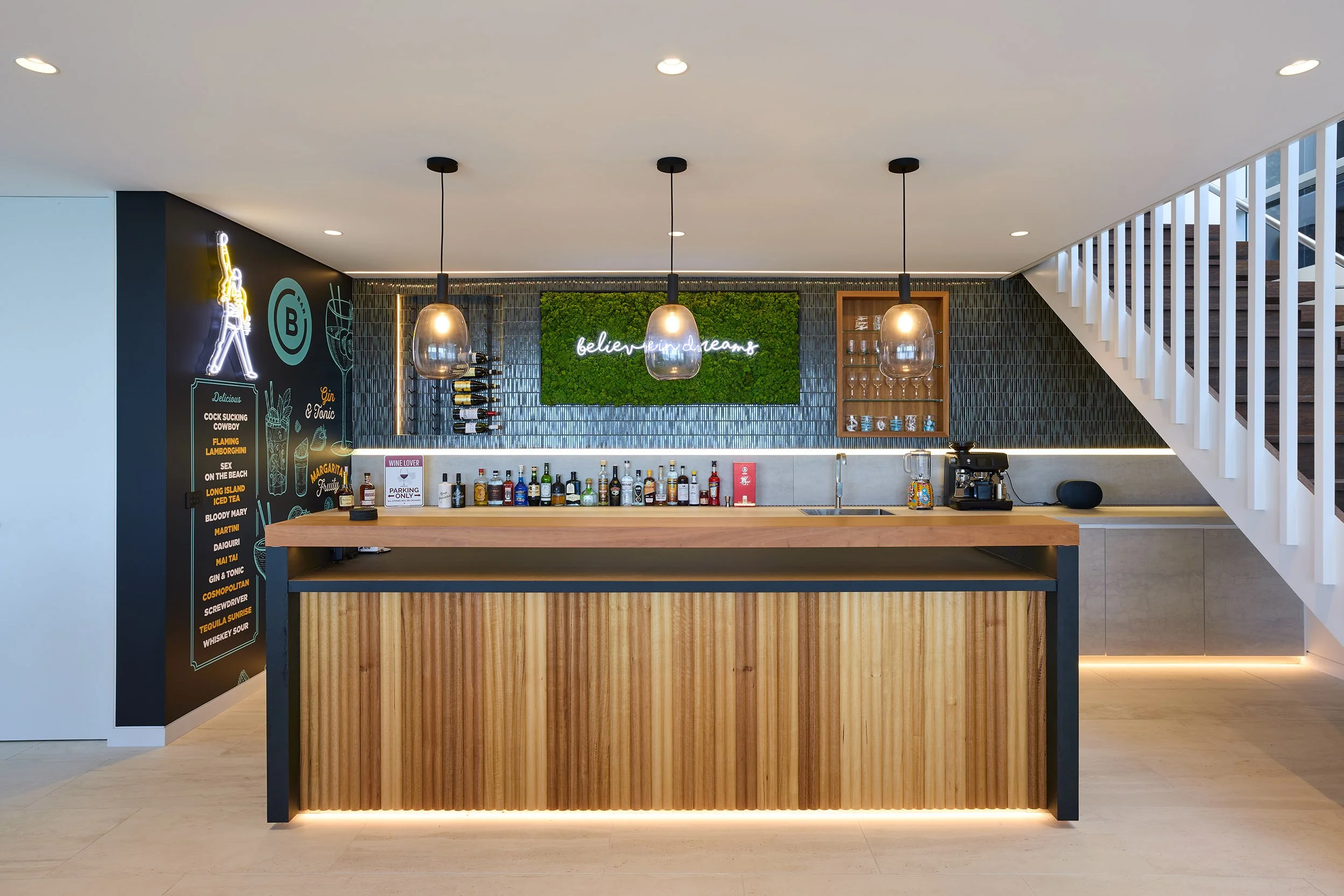 Terminal13_Bar.jpg