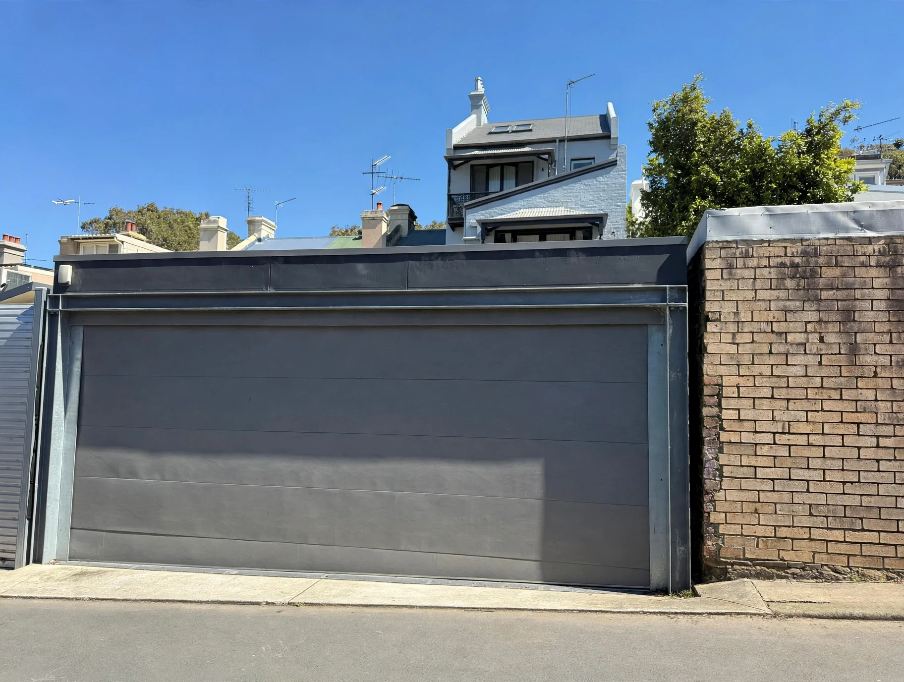 Rear laneway and garage access, Erskineville Terrace