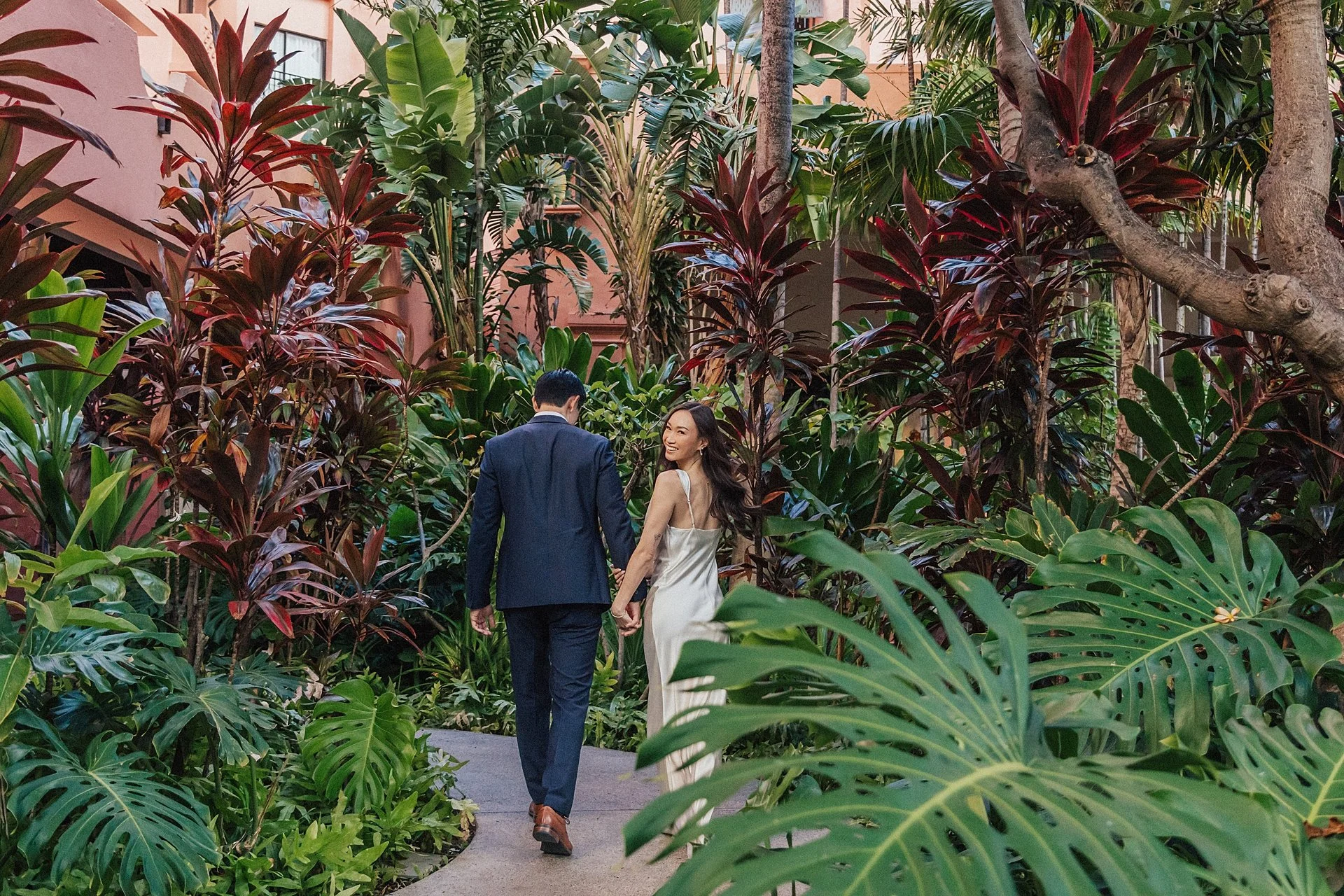 Hawaii-theroyalhawaiian-engagement-Photographer__CO2_8803_byCarolOliva_WEB.jpg