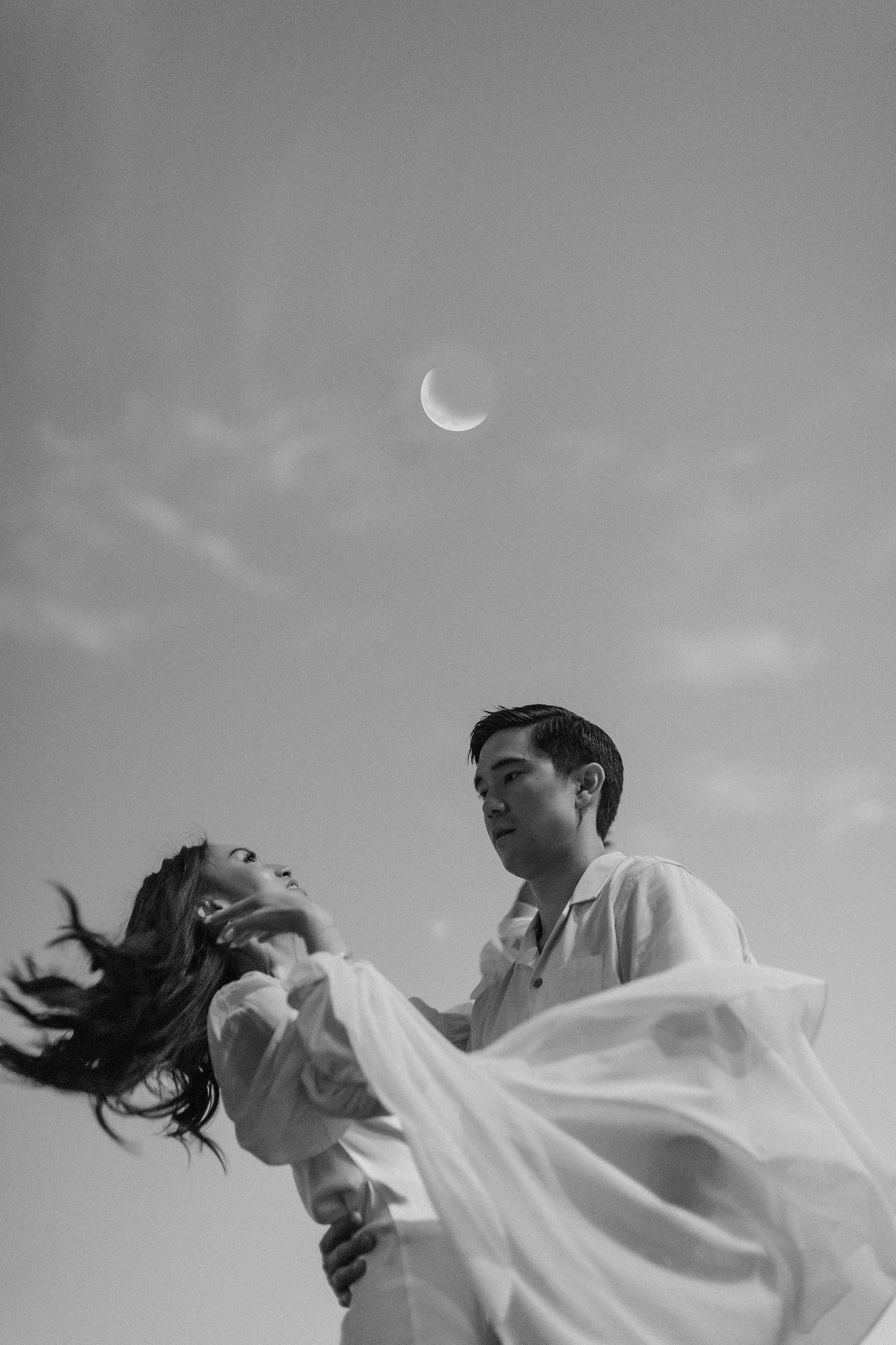 Hawaii-theroyalhawaiian-engagement-Photographer__CO1_8854_byCarolOliva_BW_WEB.jpg