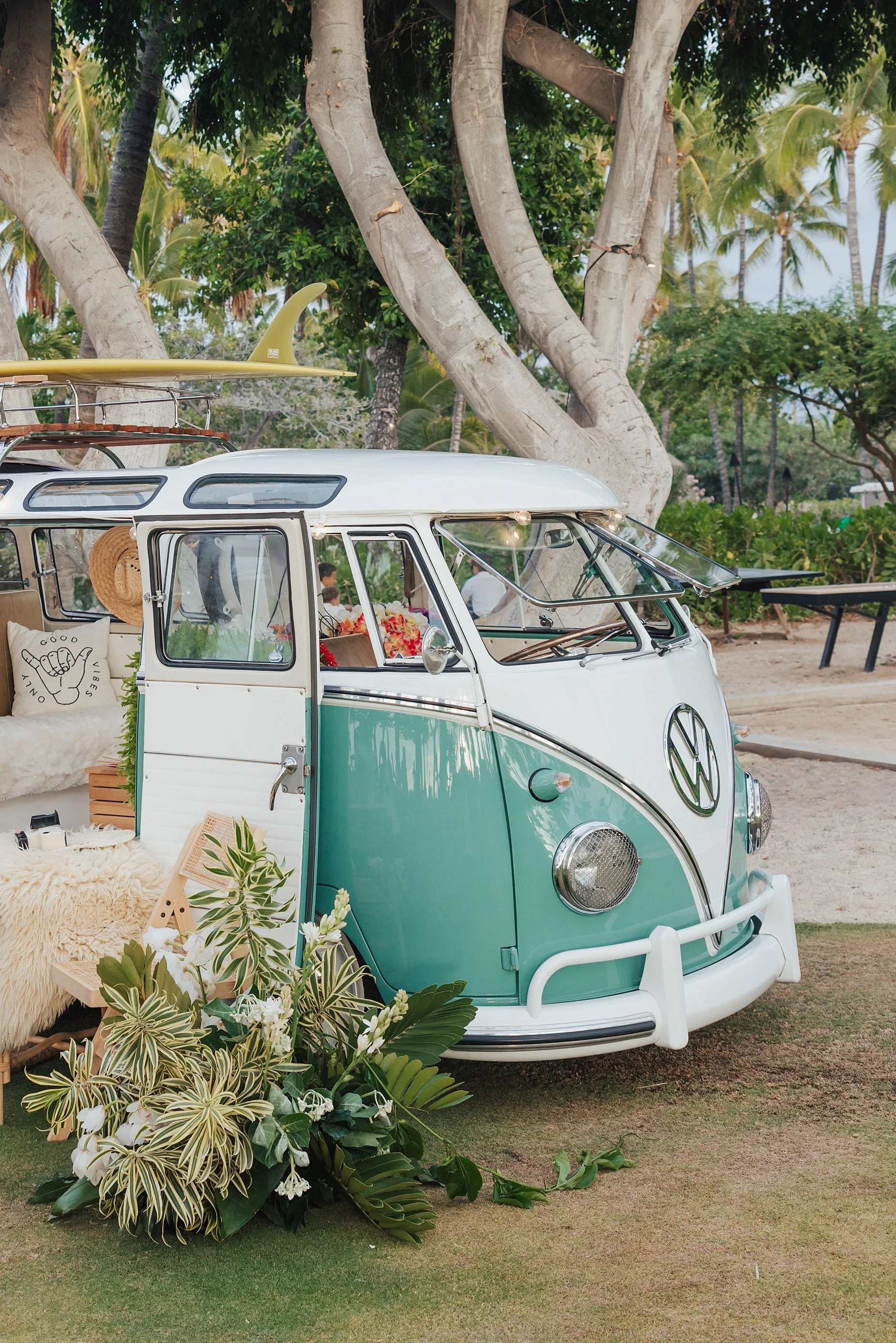 Hawaii-konavillage-wedding-Photographer__CO5_4955_byCarolOliva_WEB.jpg