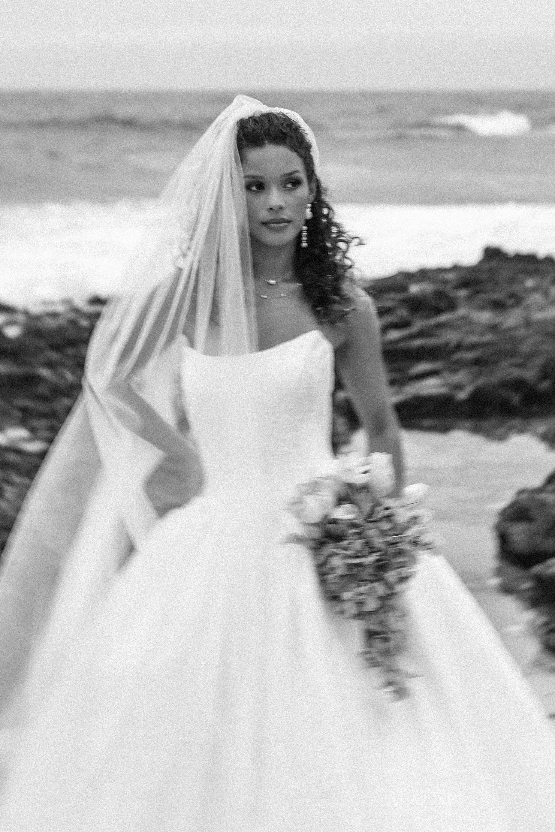 Hawaii-oahu-wedding-photographer-bridal-_CO5_8239_CarolOliva_WEB.jpg