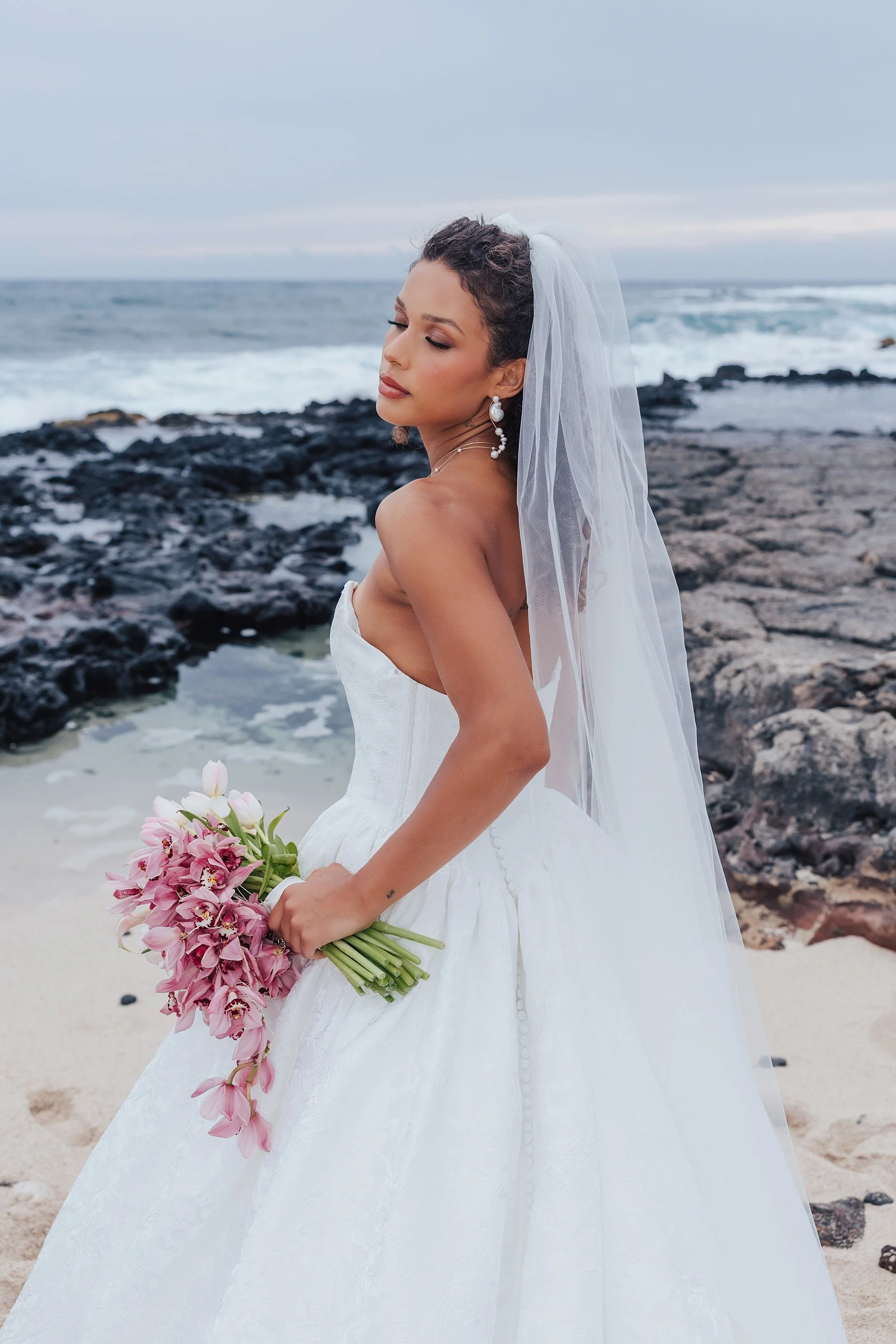 Hawaii-oahu-wedding-photographer-bridal-_CO5_8322_CarolOliva_WEB.jpg