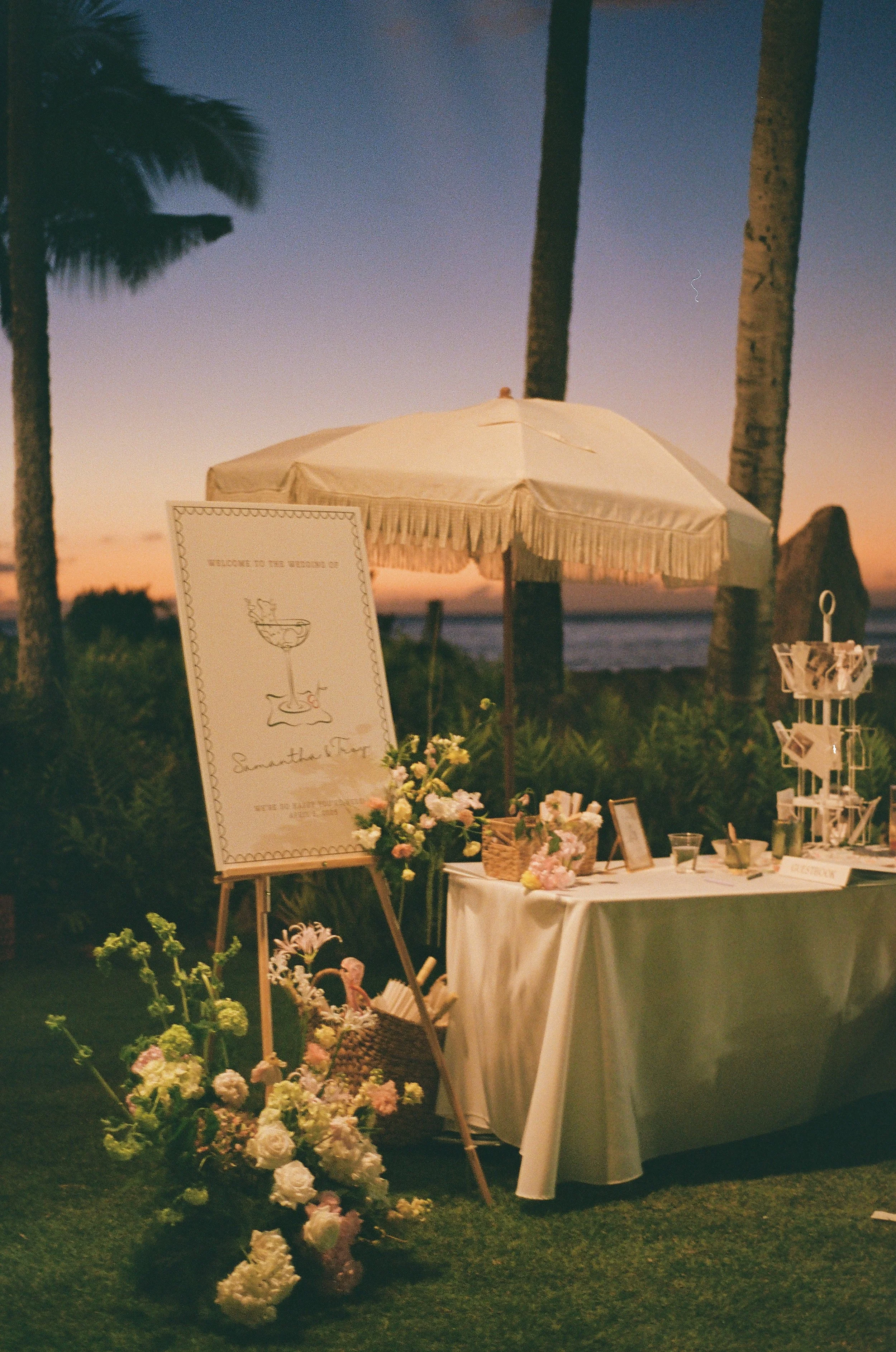 Hawaii-wedding-photographer-film-lanikohonua-fourseason-oahu_000078650020_byCarolOliva_WEB.jpg