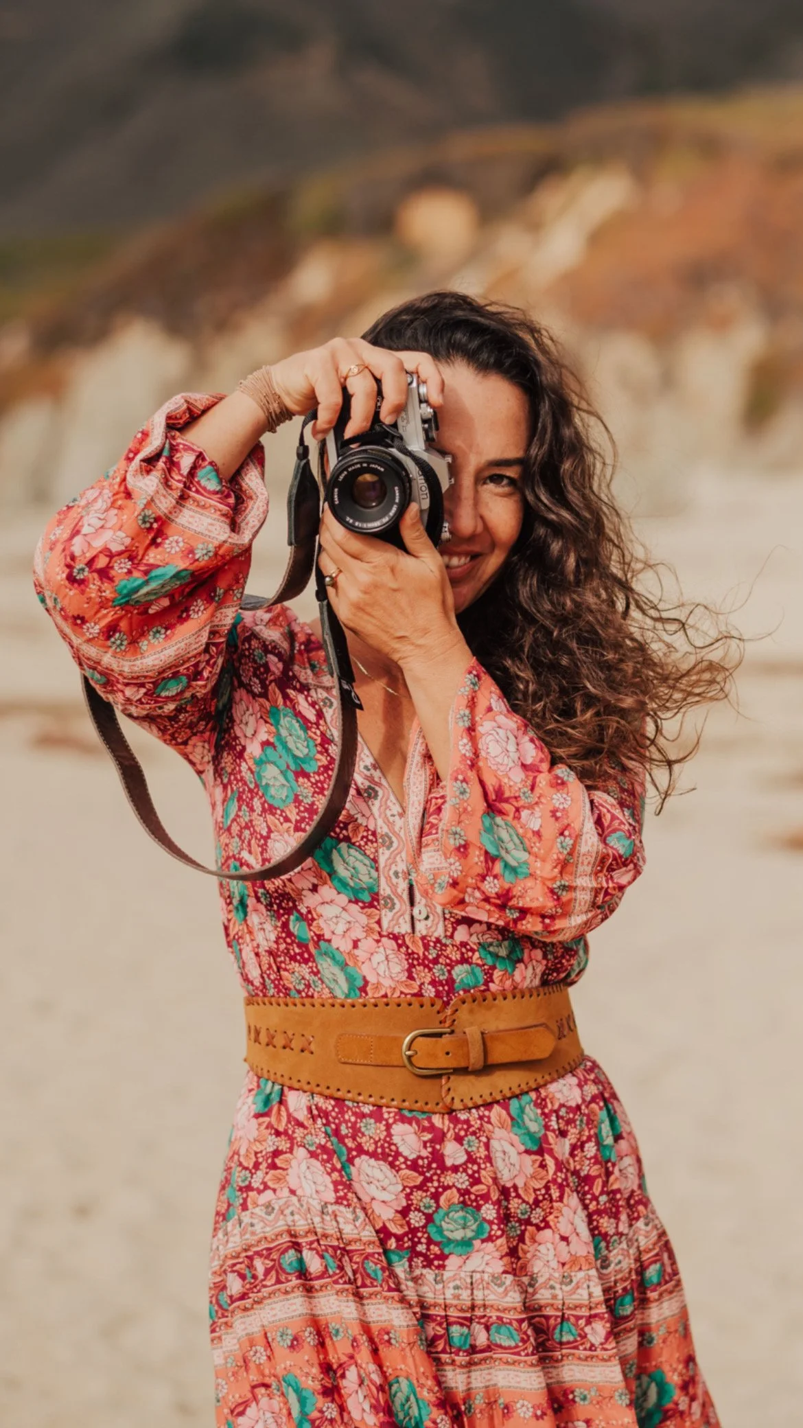 Editorial wedding photographer working during luxury wedding in Hawaii