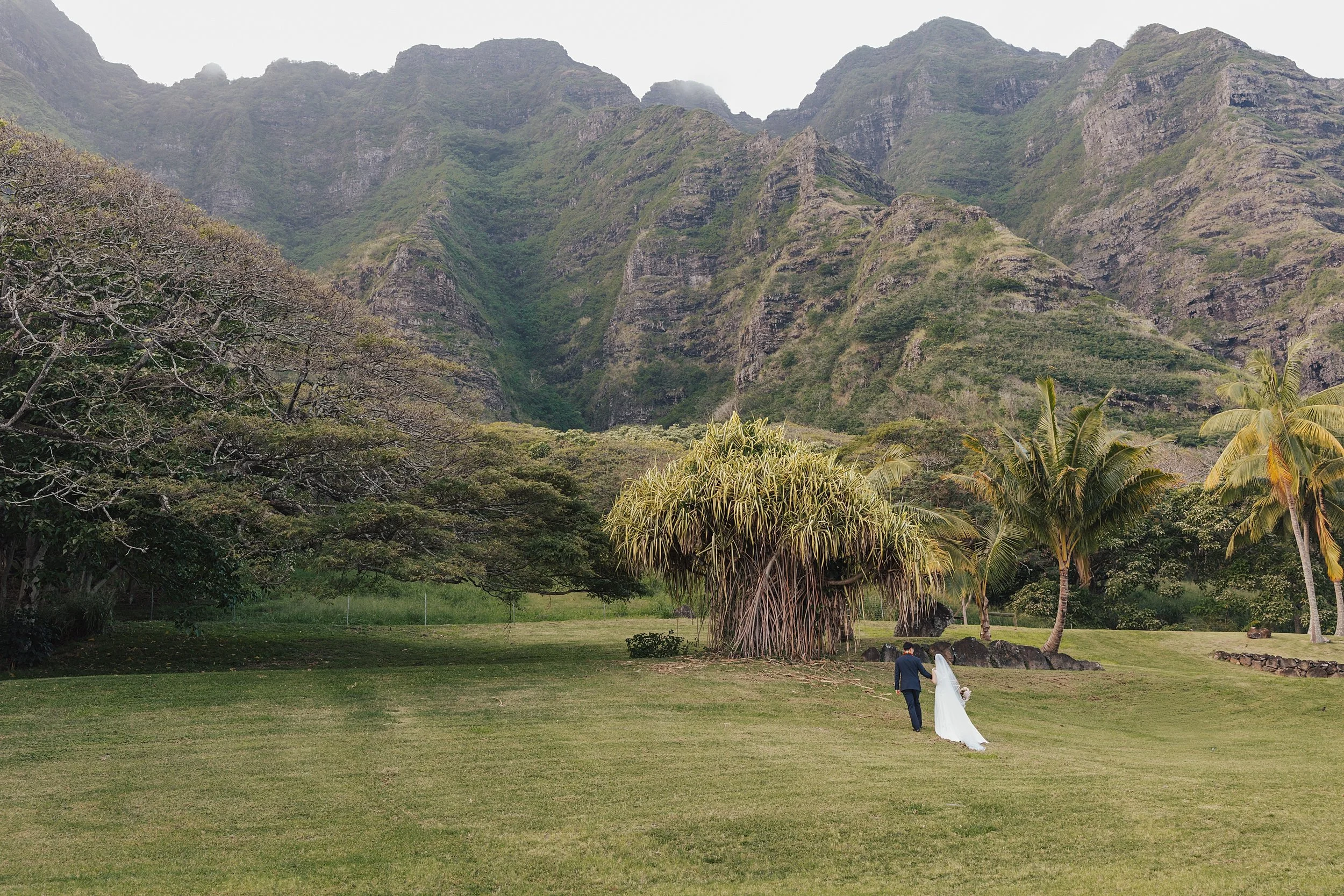 oahu-kualoa-ranch-wedding-photographer_CO5_9410_CarolOliva_WEB.jpg