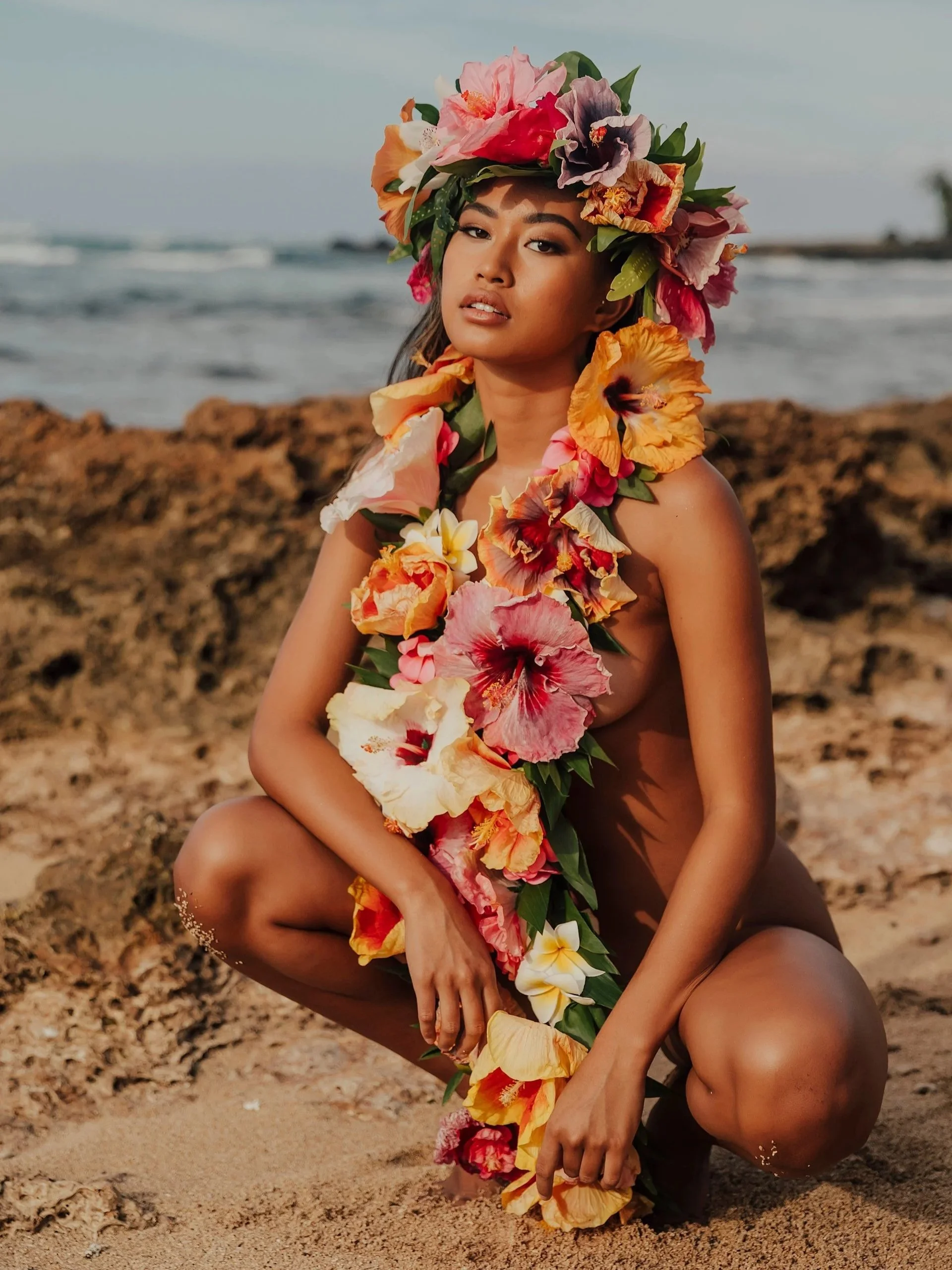 Luxury tropical portrait session inspired by island beauty and nature in Oahu
