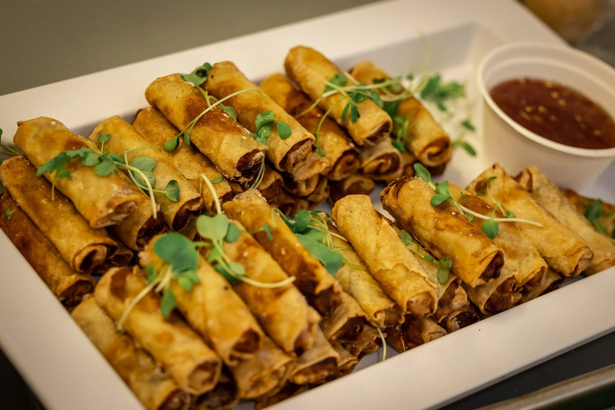 Crispy wedding canapés served during cocktail hour, ideal for relaxed reception dining.